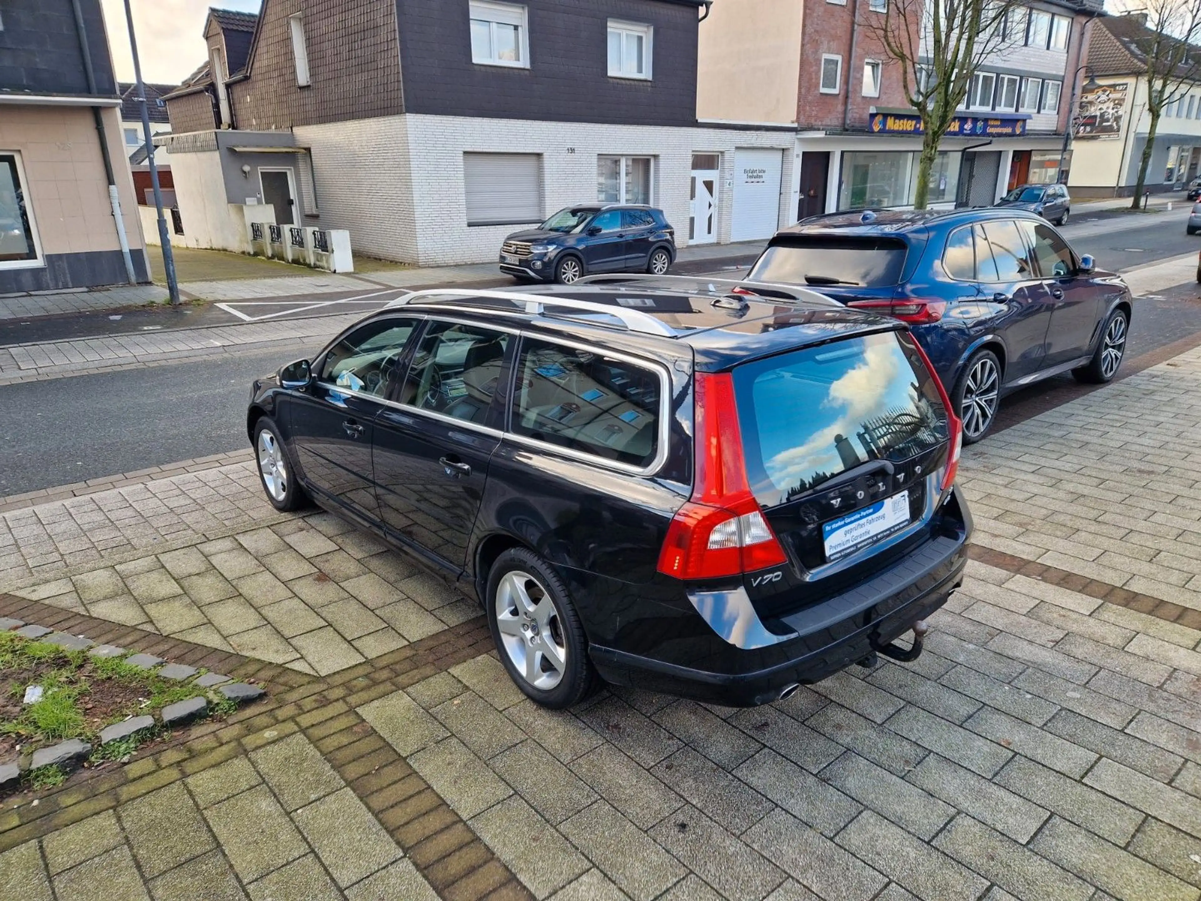 Volvo V70 Summum 2.4 AWD 4X4*XENON*LEDER*AHK*BLIS*ACC* — photo 9