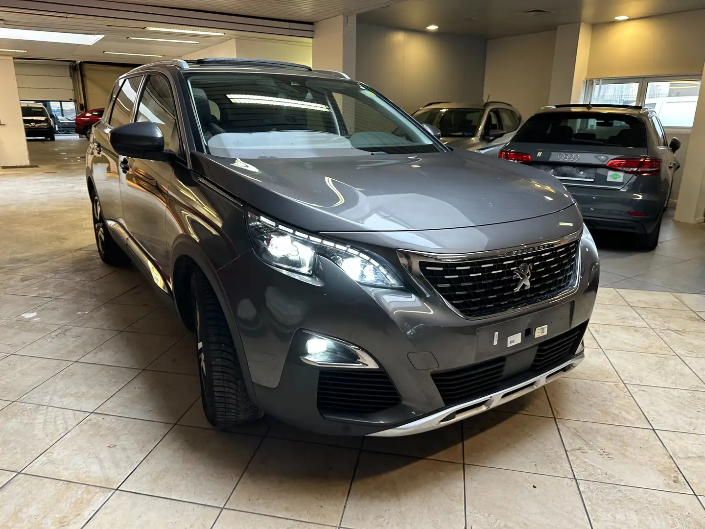 Peugeot 5008 5008 1.5 BlueHDi Allure euro6d *problem motor* Gris - 1