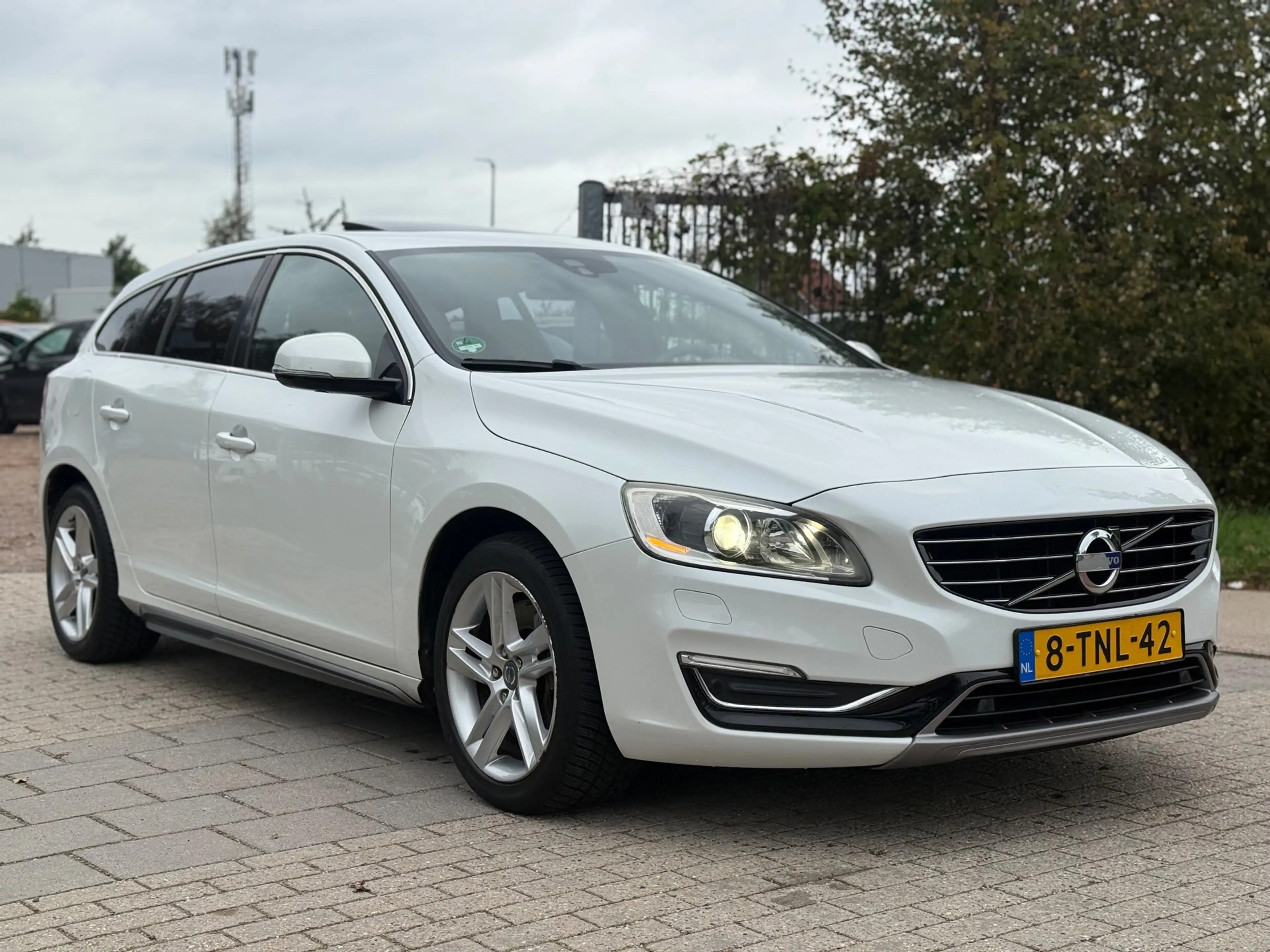 Volvo V60 2.4 D6 AWD Plug-In Hybrid Summum VOL ONDERHOUDEN — photo 6