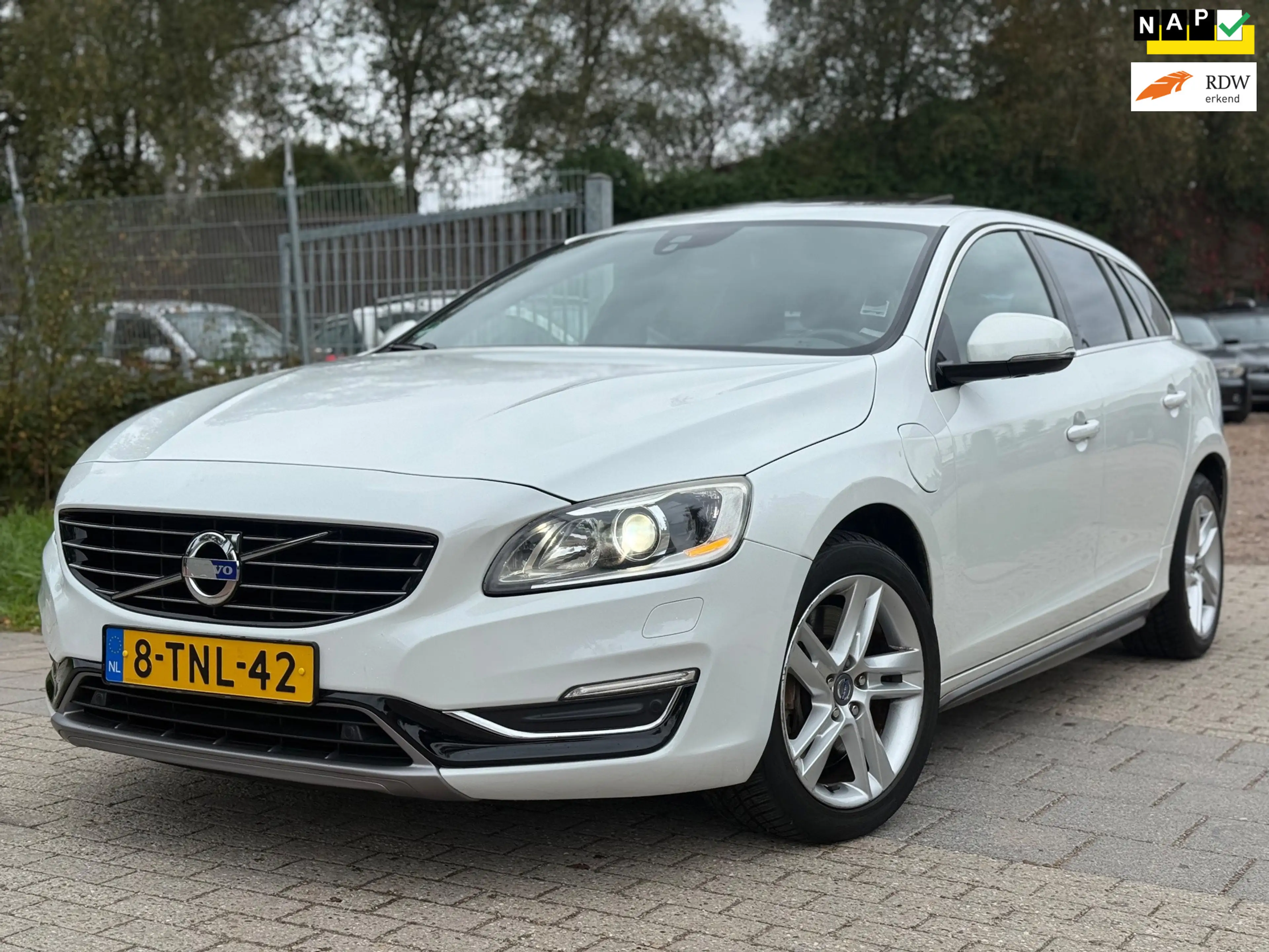 Volvo V60 2.4 D6 AWD Plug-In Hybrid Summum VOL ONDERHOUDEN