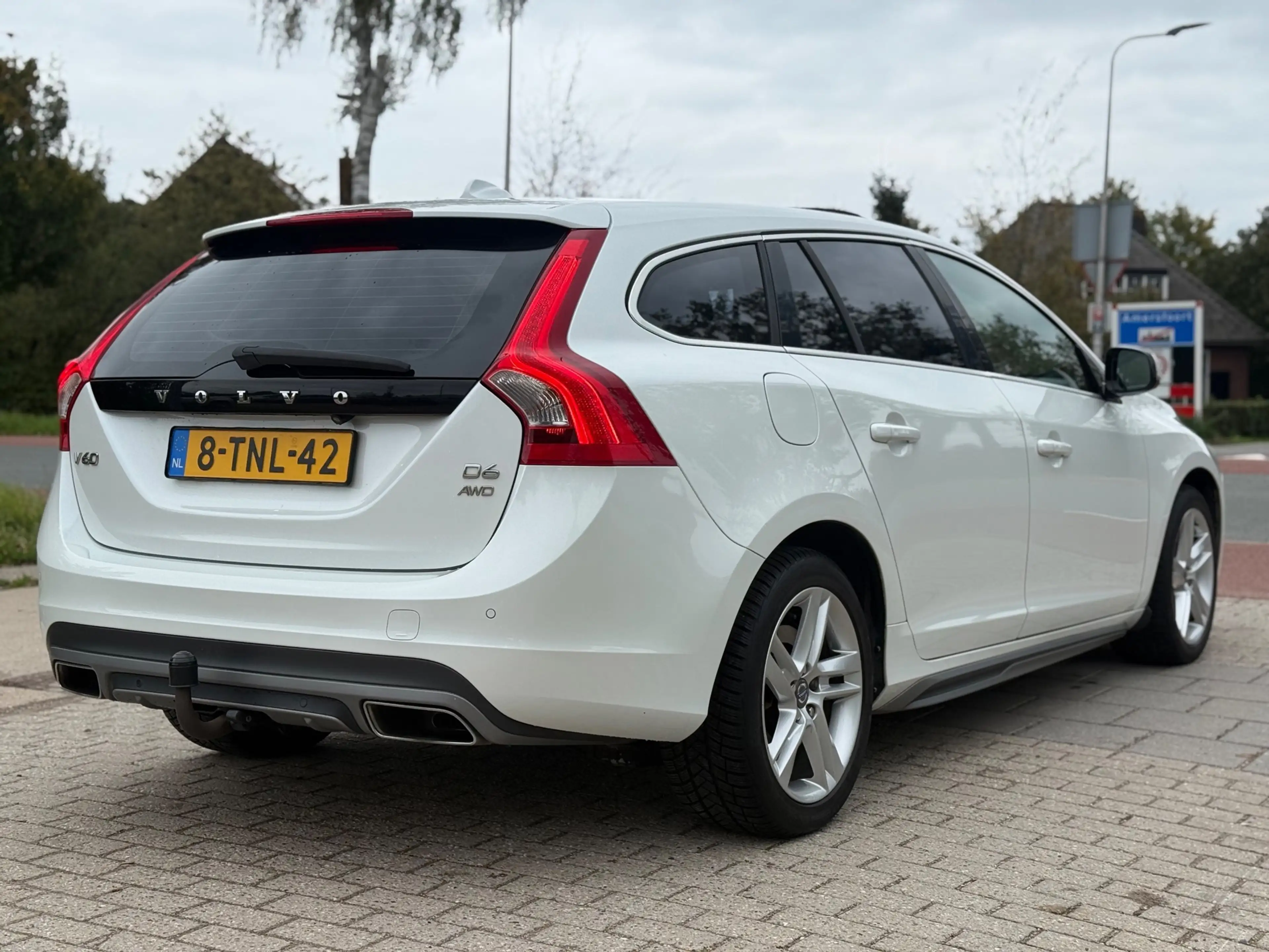 Volvo V60 2.4 D6 AWD Plug-In Hybrid Summum VOL ONDERHOUDEN — photo 8