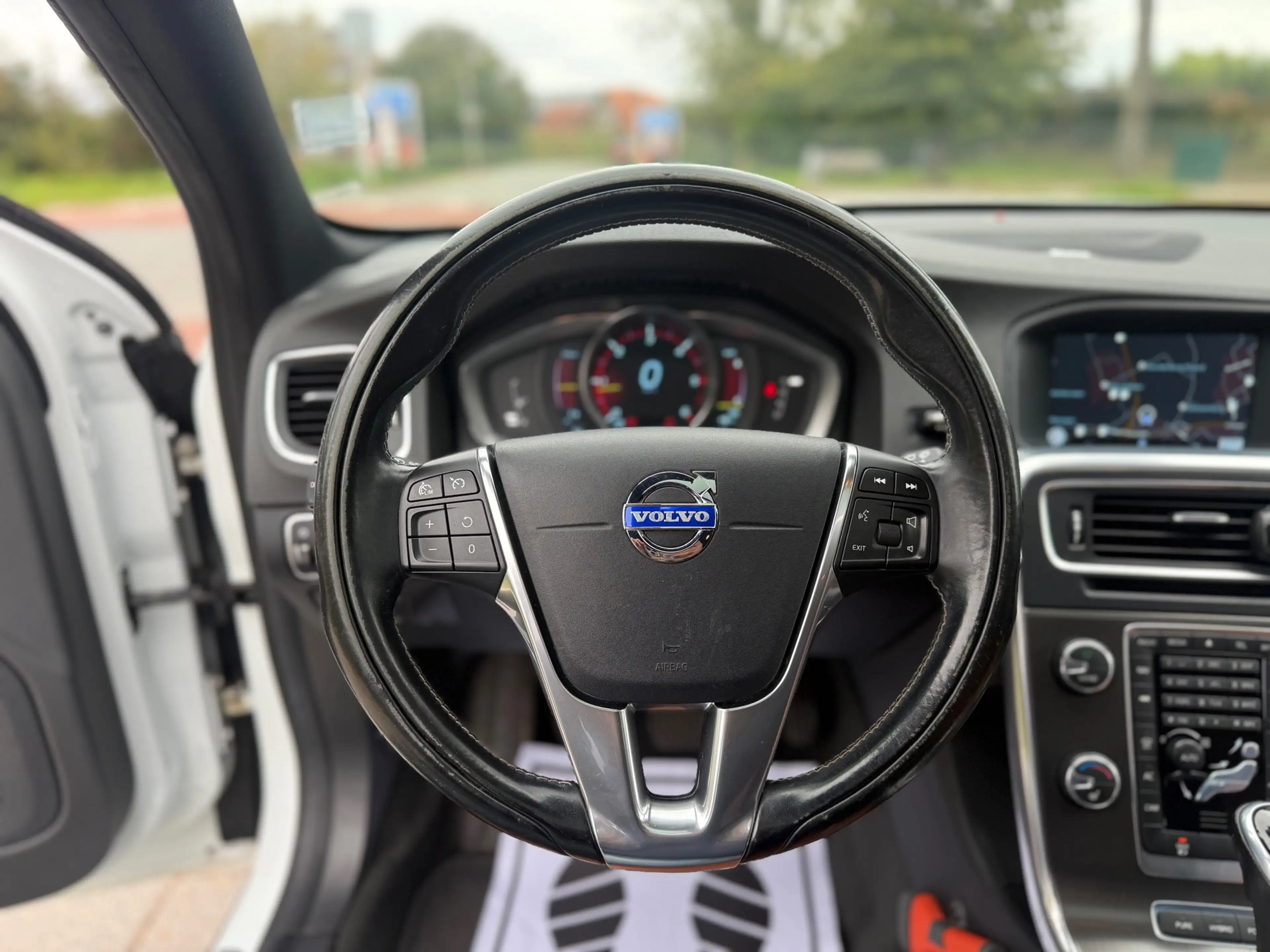 Volvo V60 2.4 D6 AWD Plug-In Hybrid Summum VOL ONDERHOUDEN — photo 10