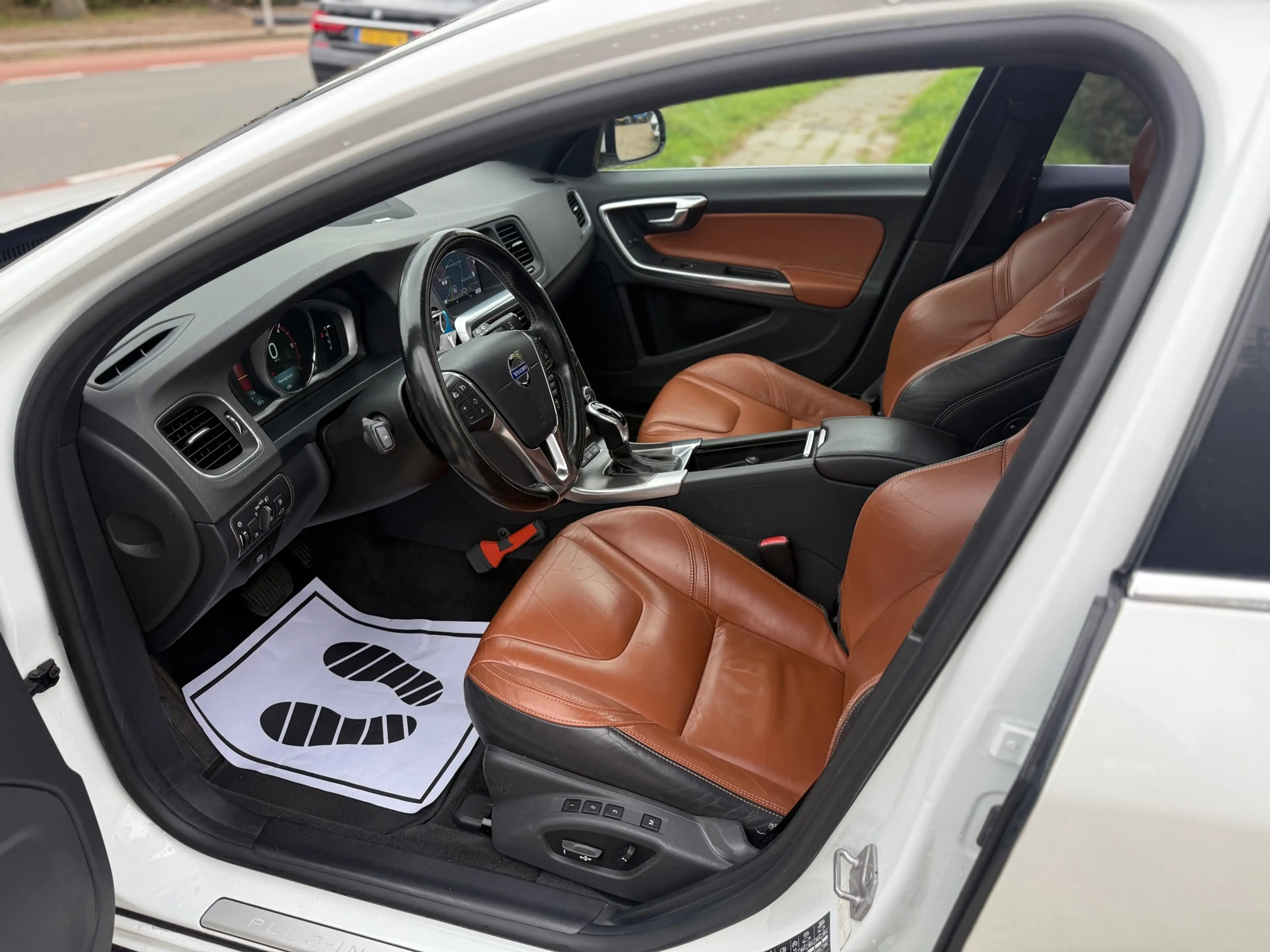 Volvo V60 2.4 D6 AWD Plug-In Hybrid Summum VOL ONDERHOUDEN — photo 9
