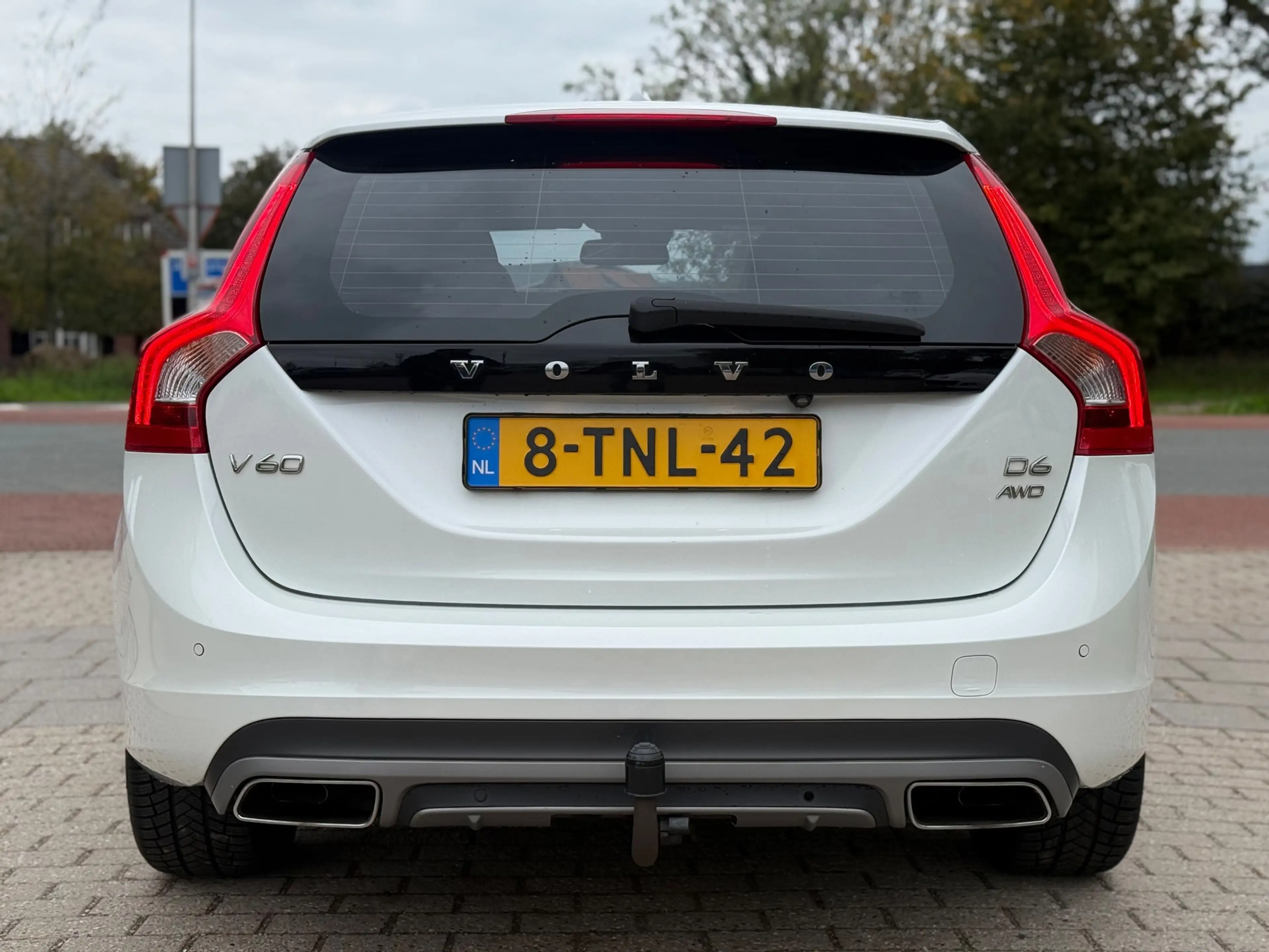 Volvo V60 2.4 D6 AWD Plug-In Hybrid Summum VOL ONDERHOUDEN — photo 4