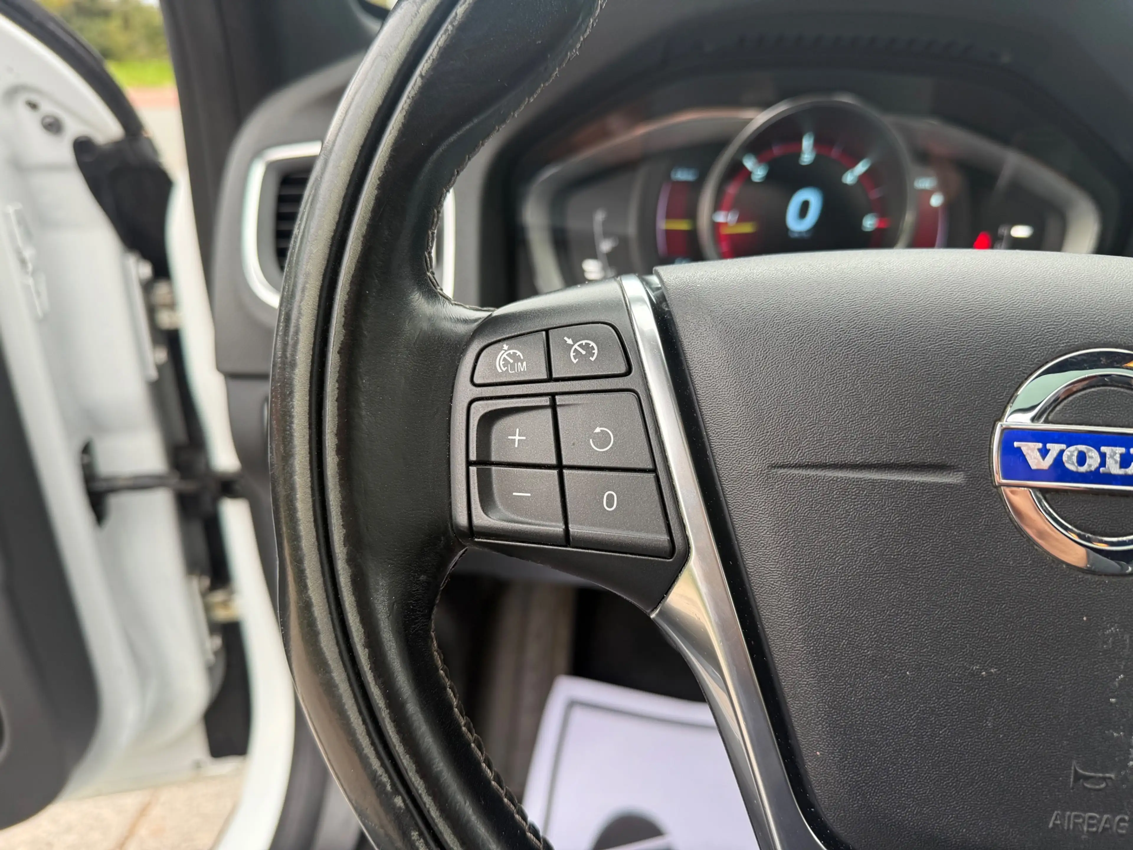 Volvo V60 2.4 D6 AWD Plug-In Hybrid Summum VOL ONDERHOUDEN — photo 12