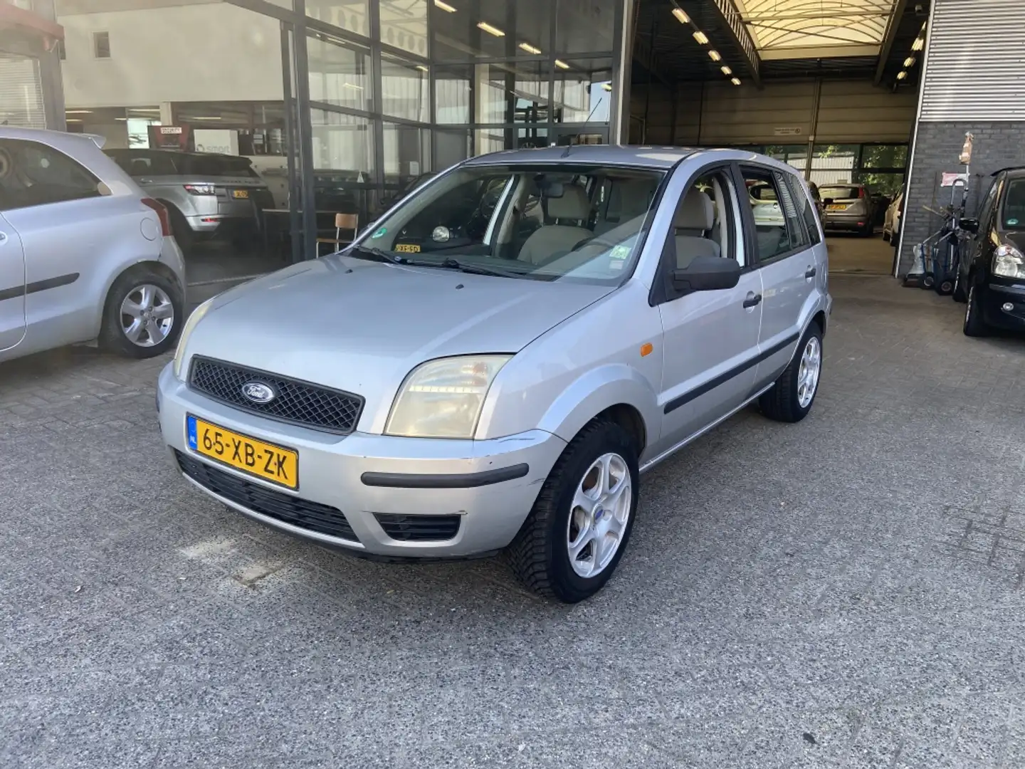 Ford Fusion 1.4 TDCi Trend Grijs - 1