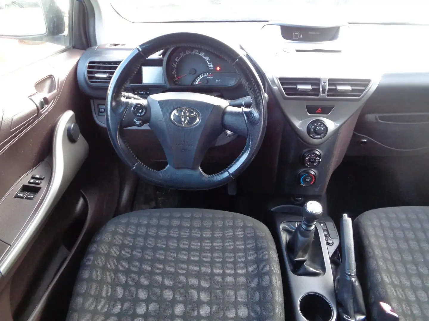 Toyota iQ Blau - 2