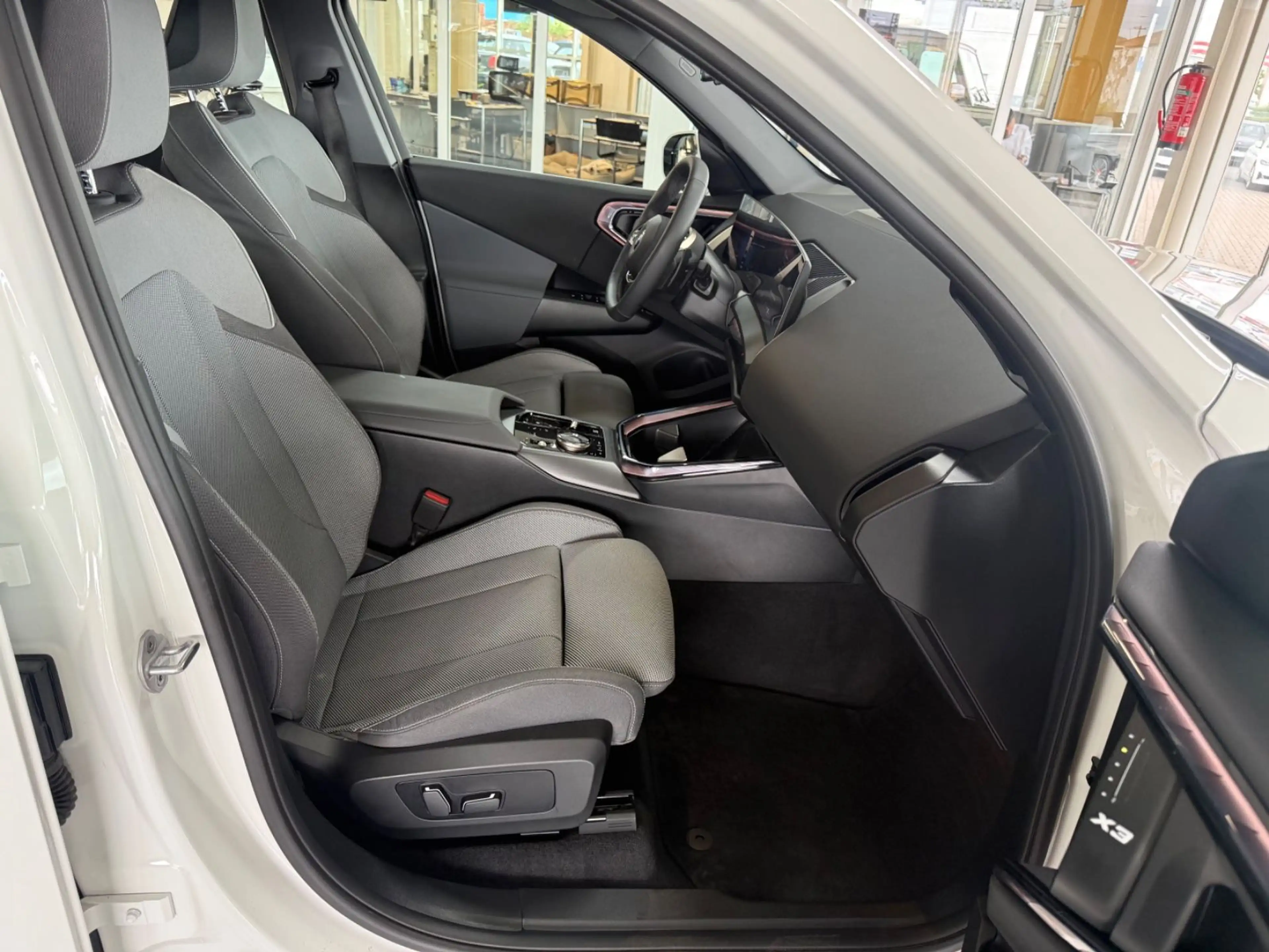 BMW X3 20i xDrive AUT./LED/CAM/MEMORY/AHK/WIDESCREEN — photo 8