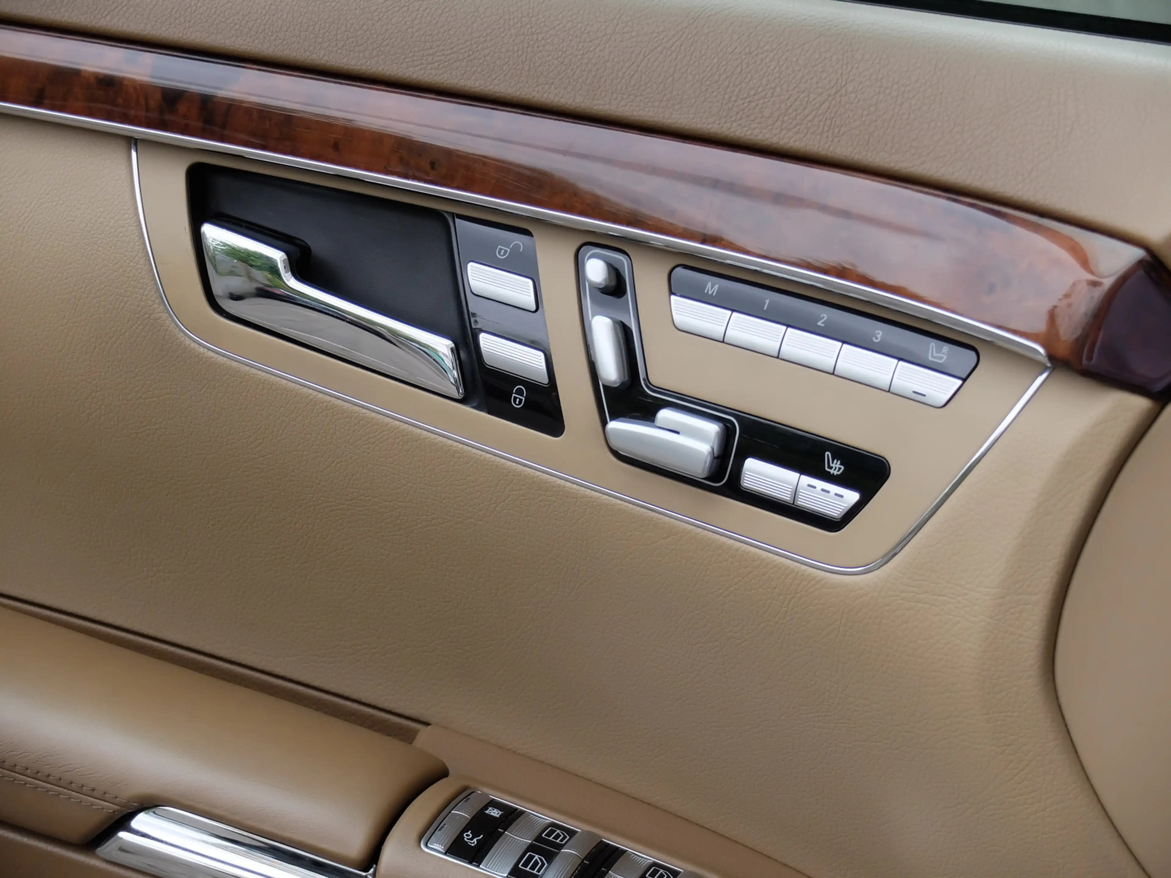 Mercedes-Benz S 350 orig. AMG Paket Mega Austattung — photo 9