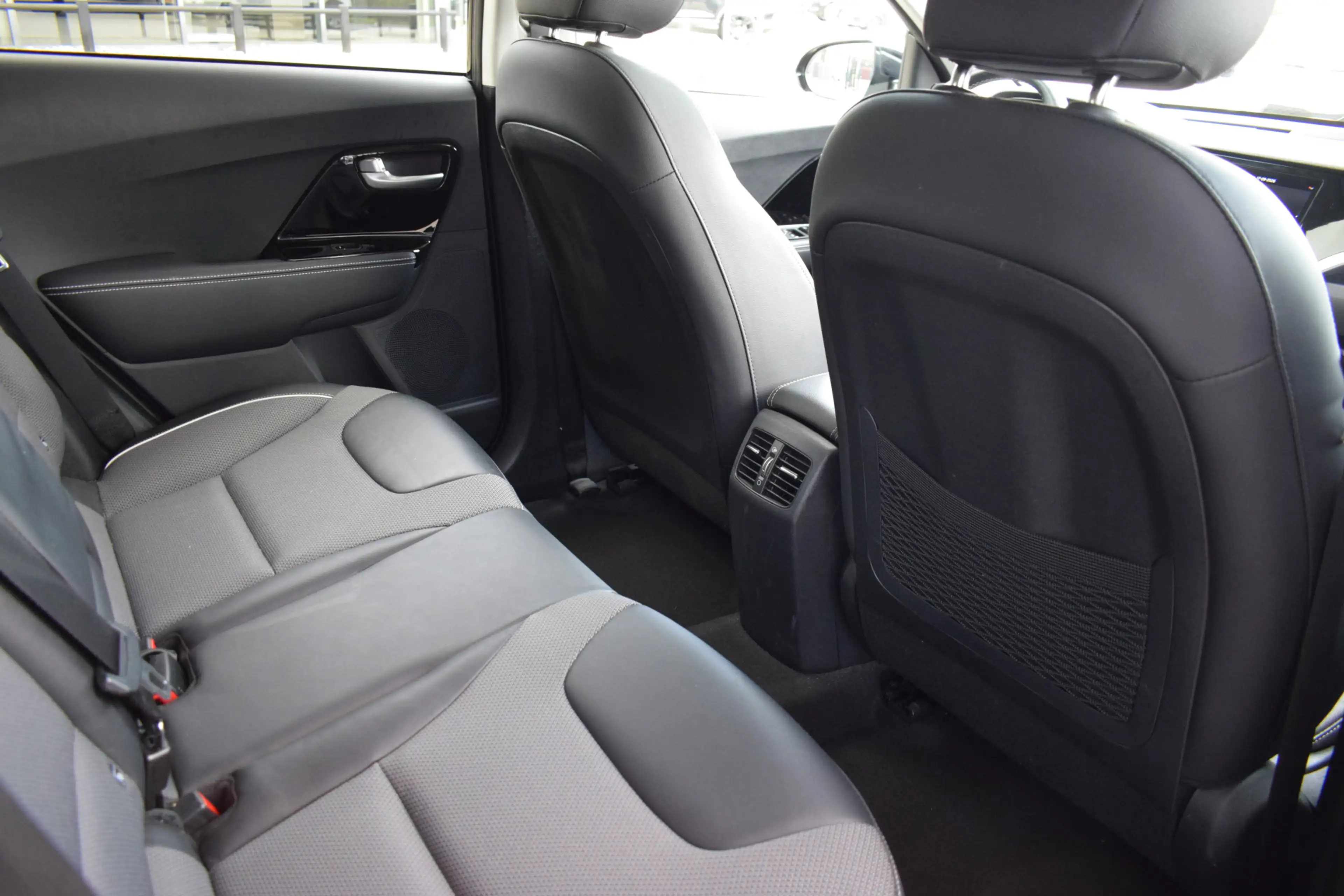 Kia e-Niro DynamicPlusLine 64 kWh | Stoel-/ Stuurverwarming | — photo 11