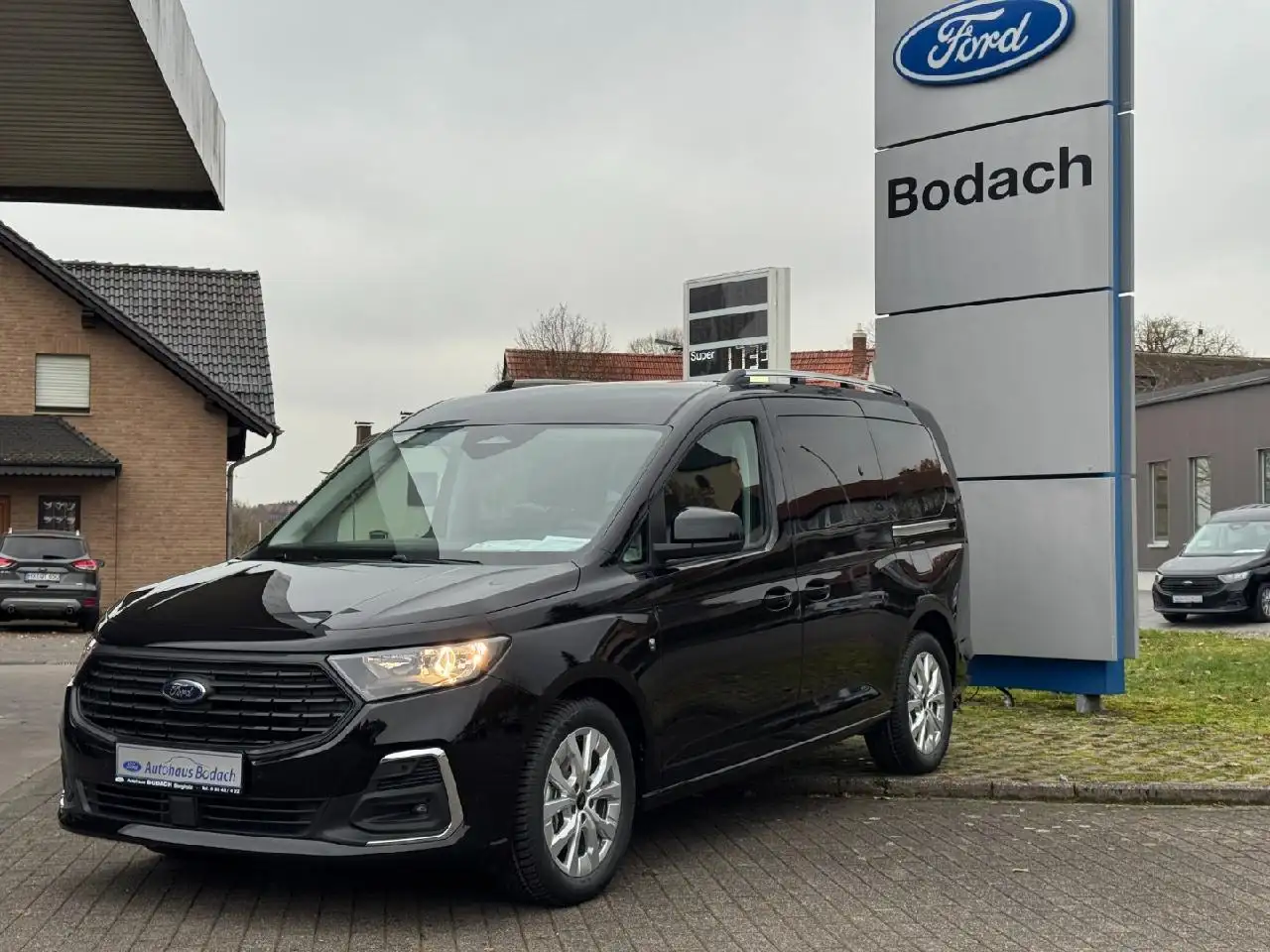 Ford Grand Tourneo Titanium 2