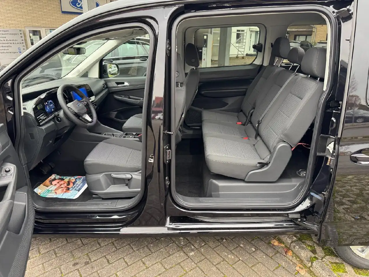 Ford Grand Tourneo Titanium 9