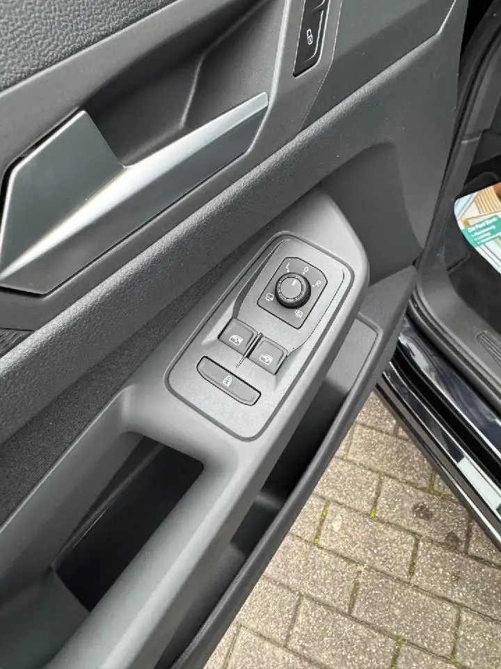 Ford Grand Tourneo Titanium 13