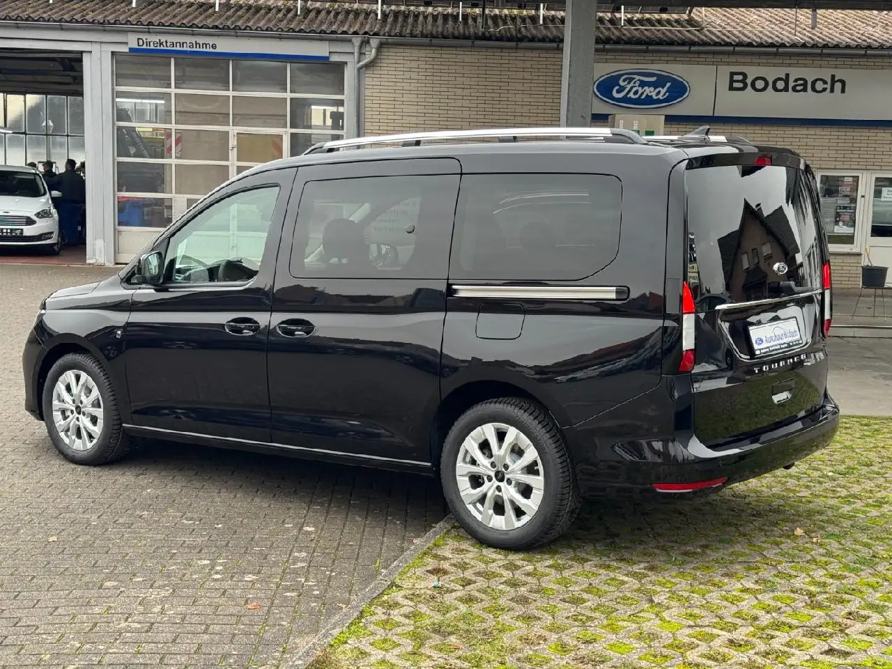 Ford Grand Tourneo Titanium 5