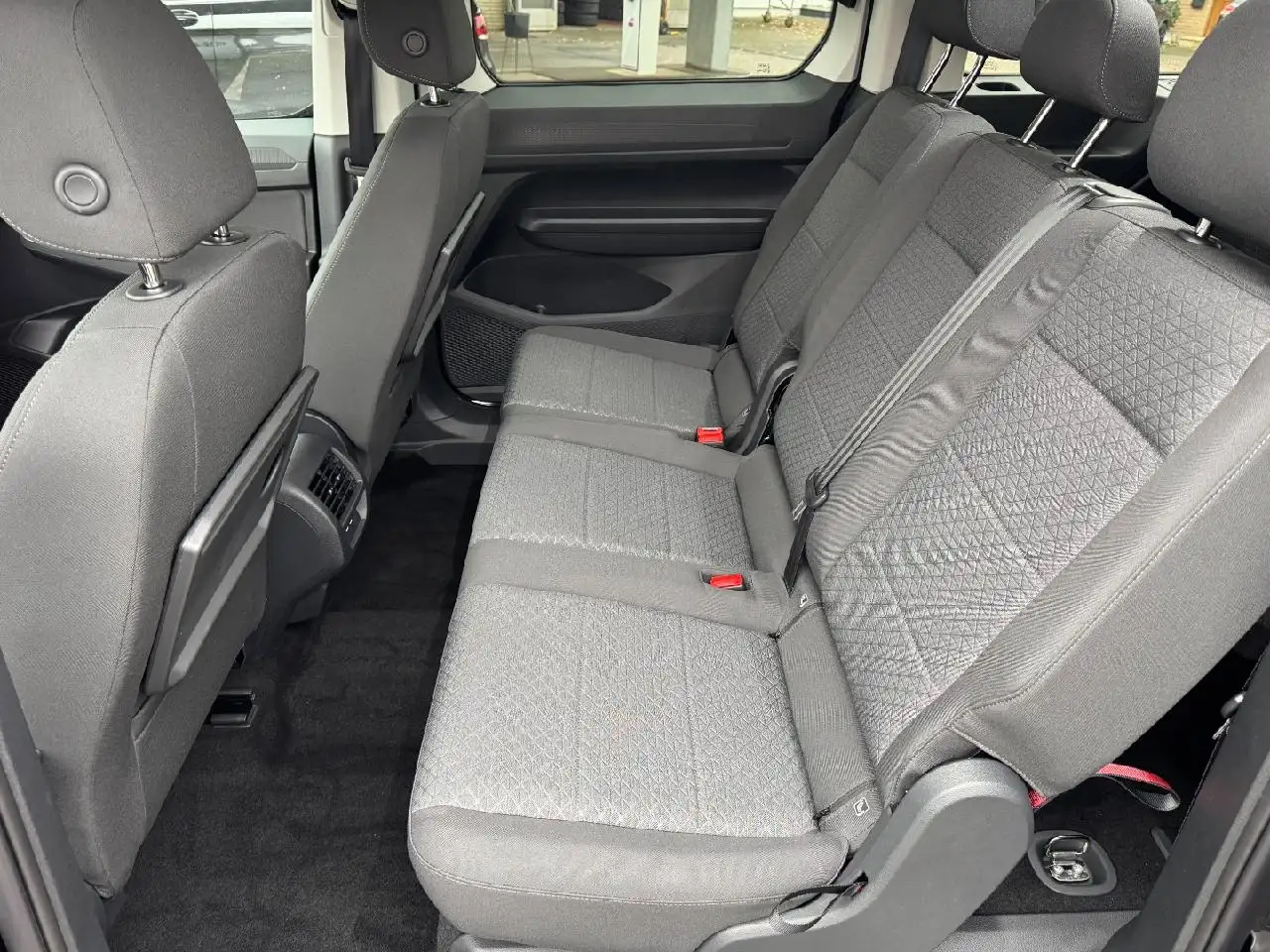 Ford Grand Tourneo Titanium 8