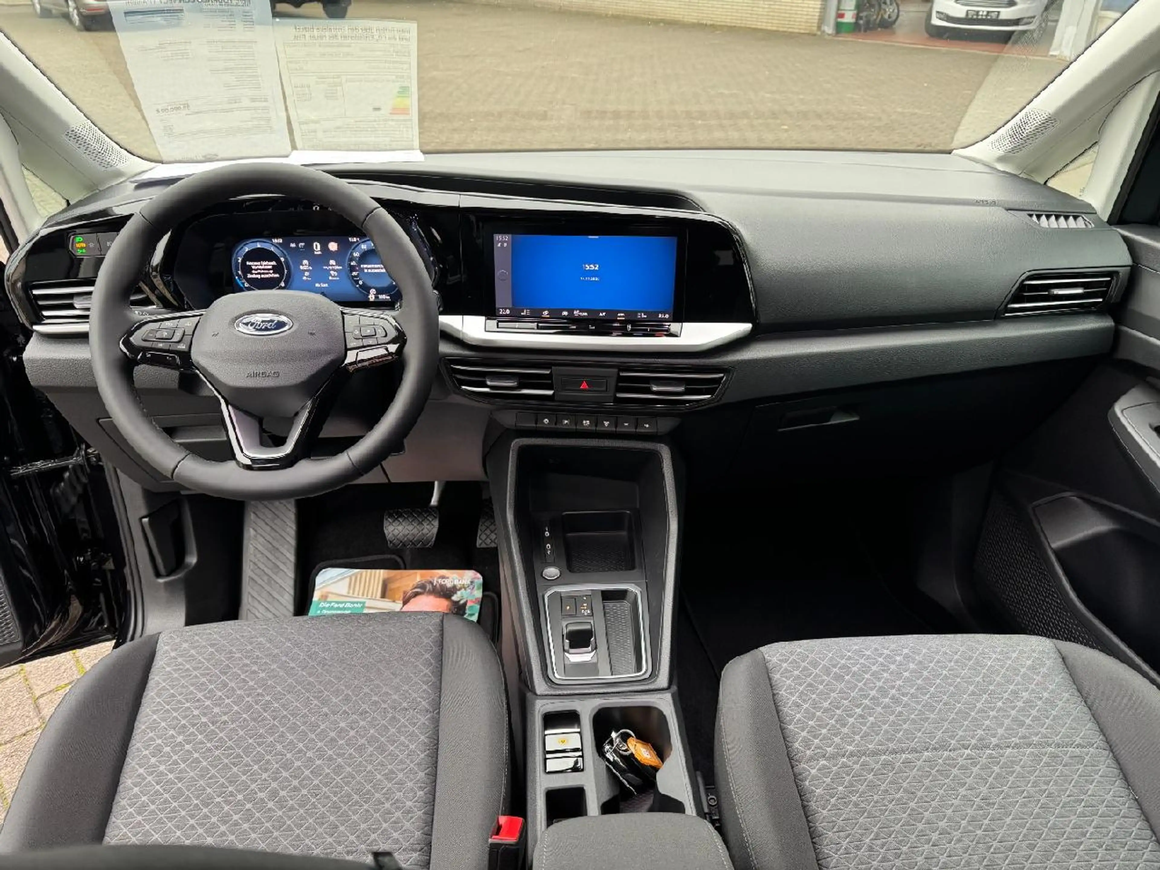 Ford Grand Tourneo Titanium — photo 7