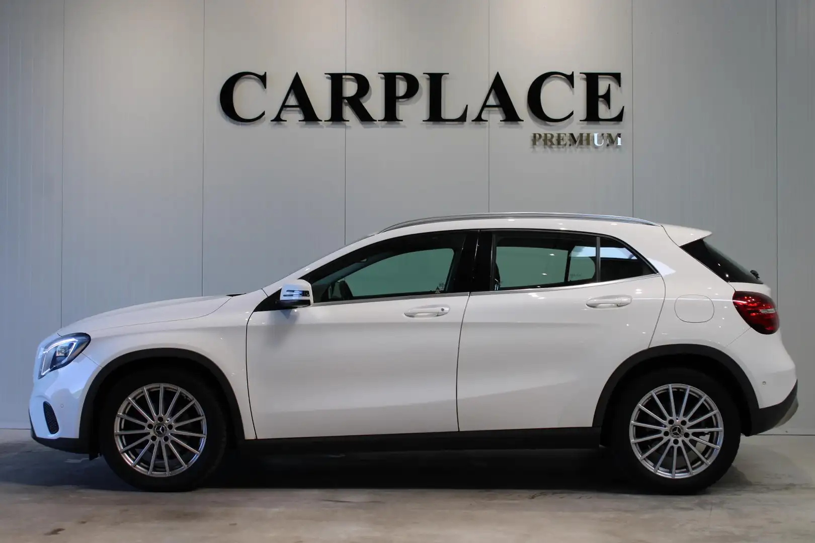 Mercedes-Benz GLA 180 Business Solution AMG Weiß - 2