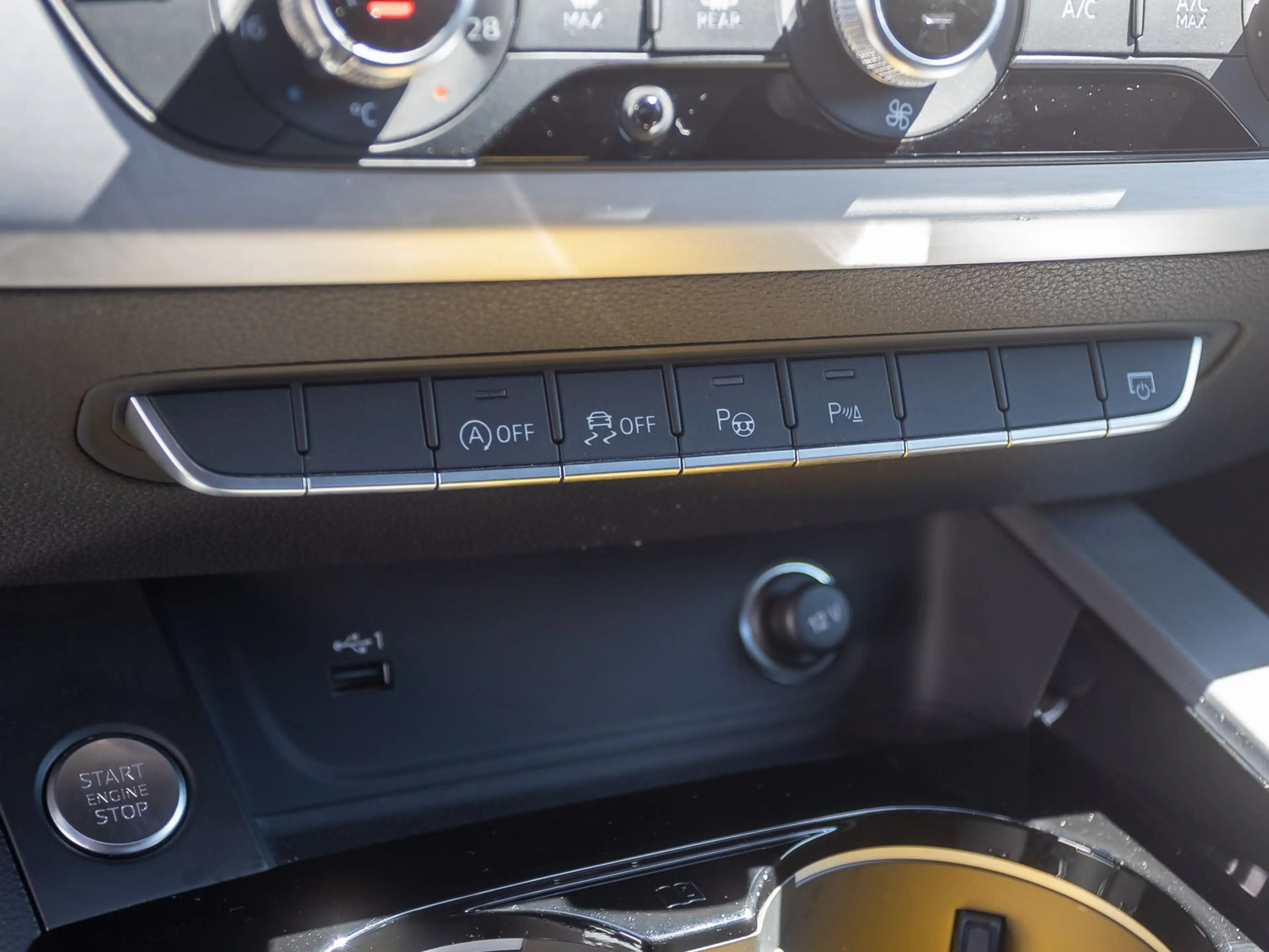 Audi A4 S line 35TFSI Stronic LED GRA DAB CarPlay EPH — photo 21