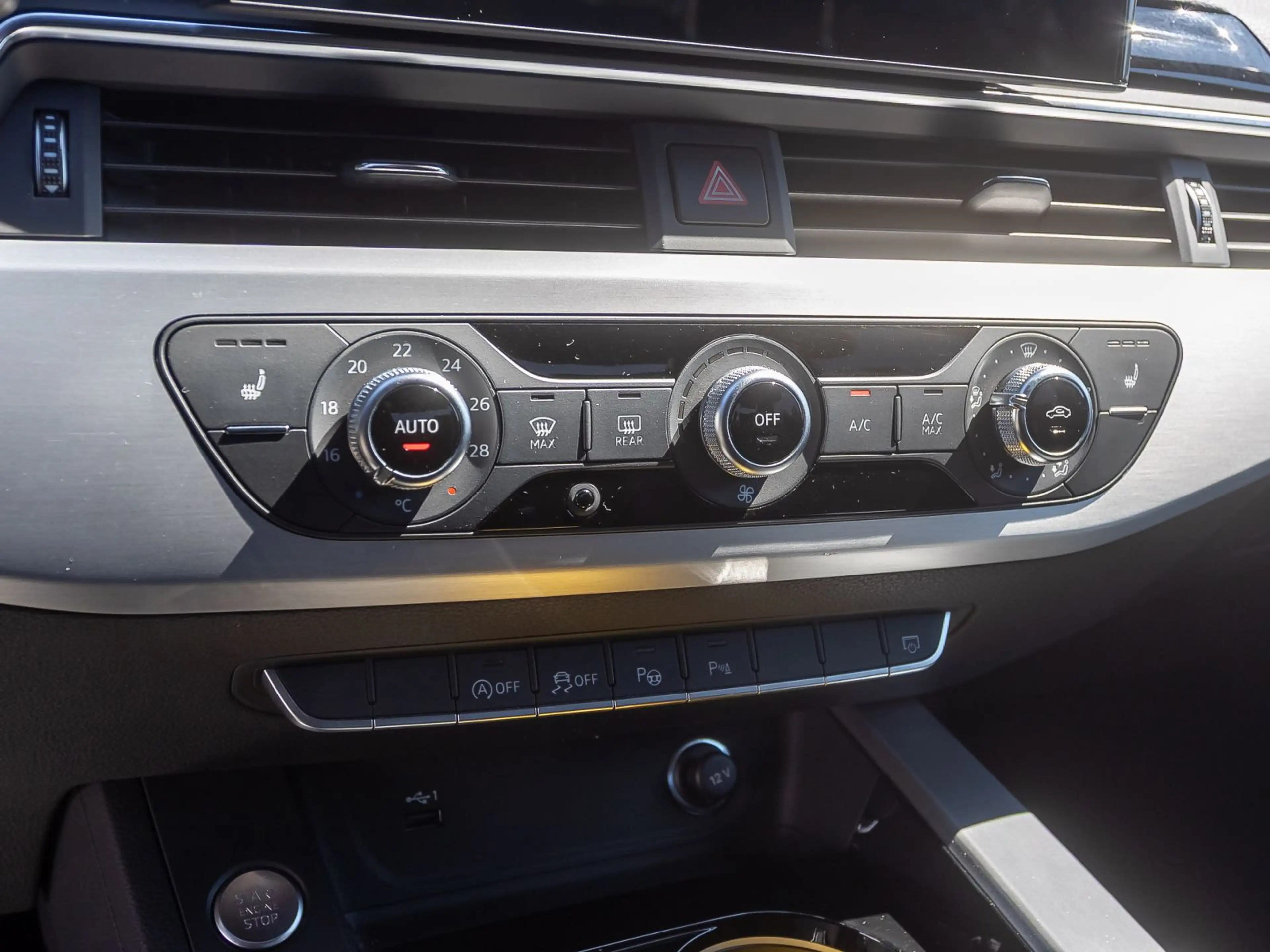 Audi A4 S line 35TFSI Stronic LED GRA DAB CarPlay EPH — photo 19
