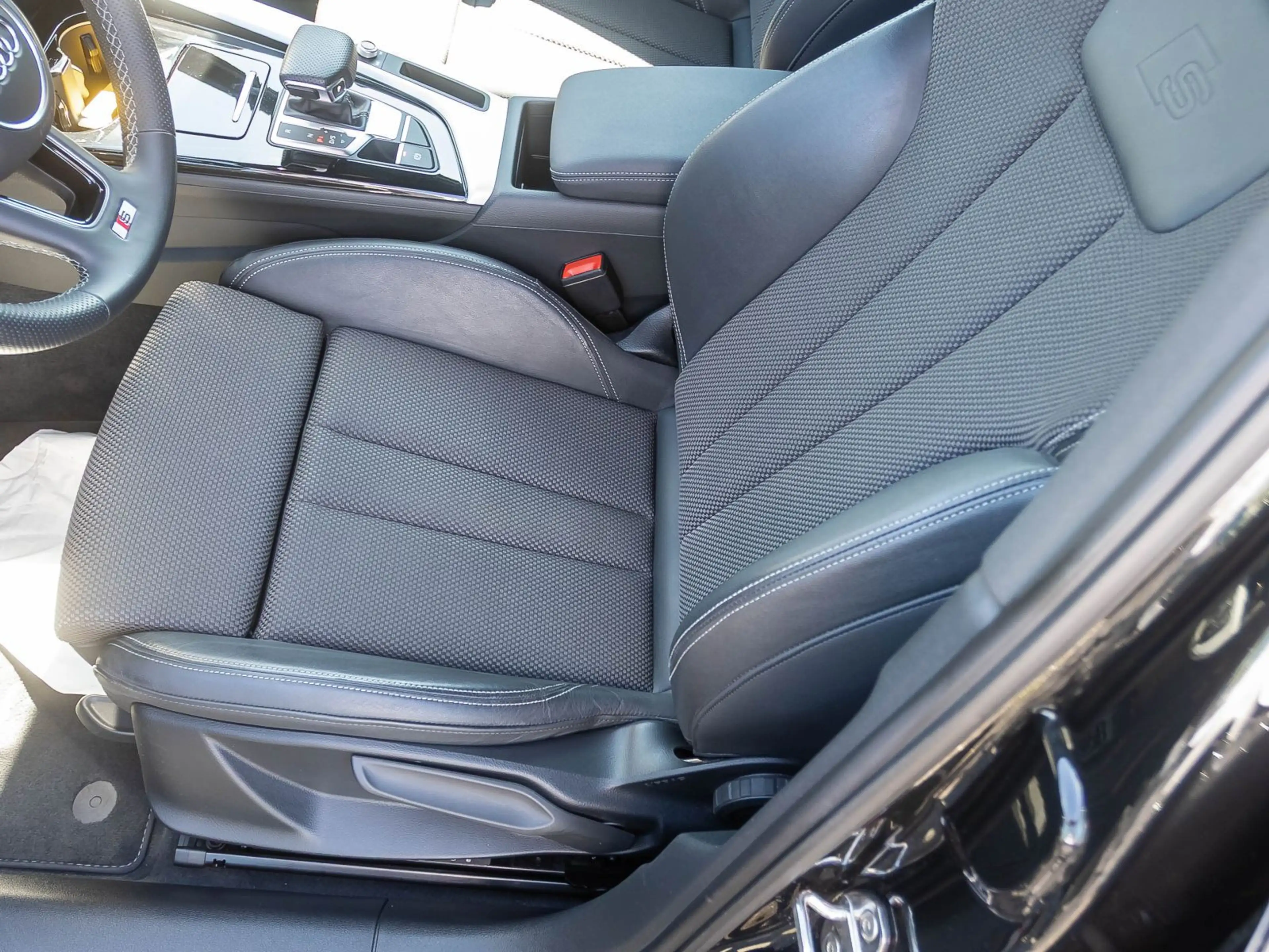 Audi A4 S line 35TFSI Stronic LED GRA DAB CarPlay EPH — photo 13
