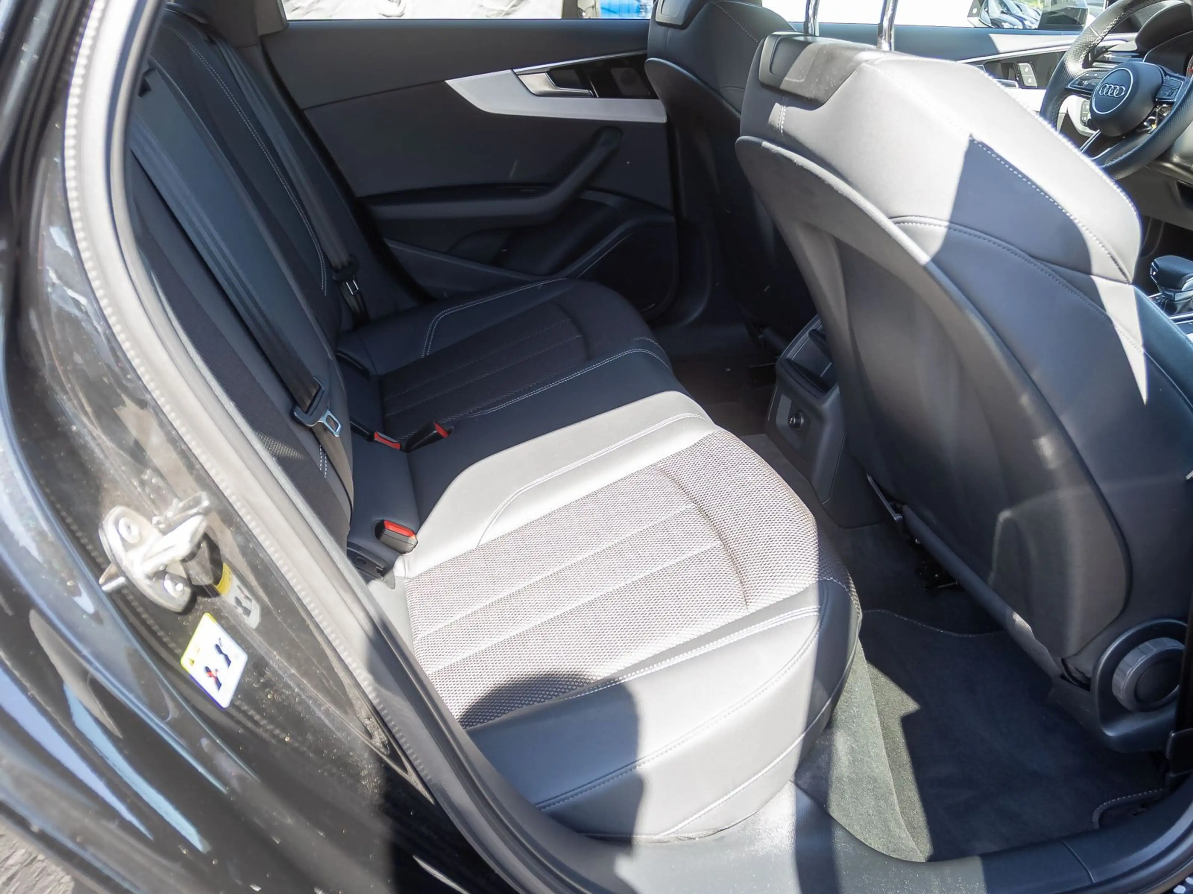 Audi A4 S line 35TFSI Stronic LED GRA DAB CarPlay EPH — photo 25
