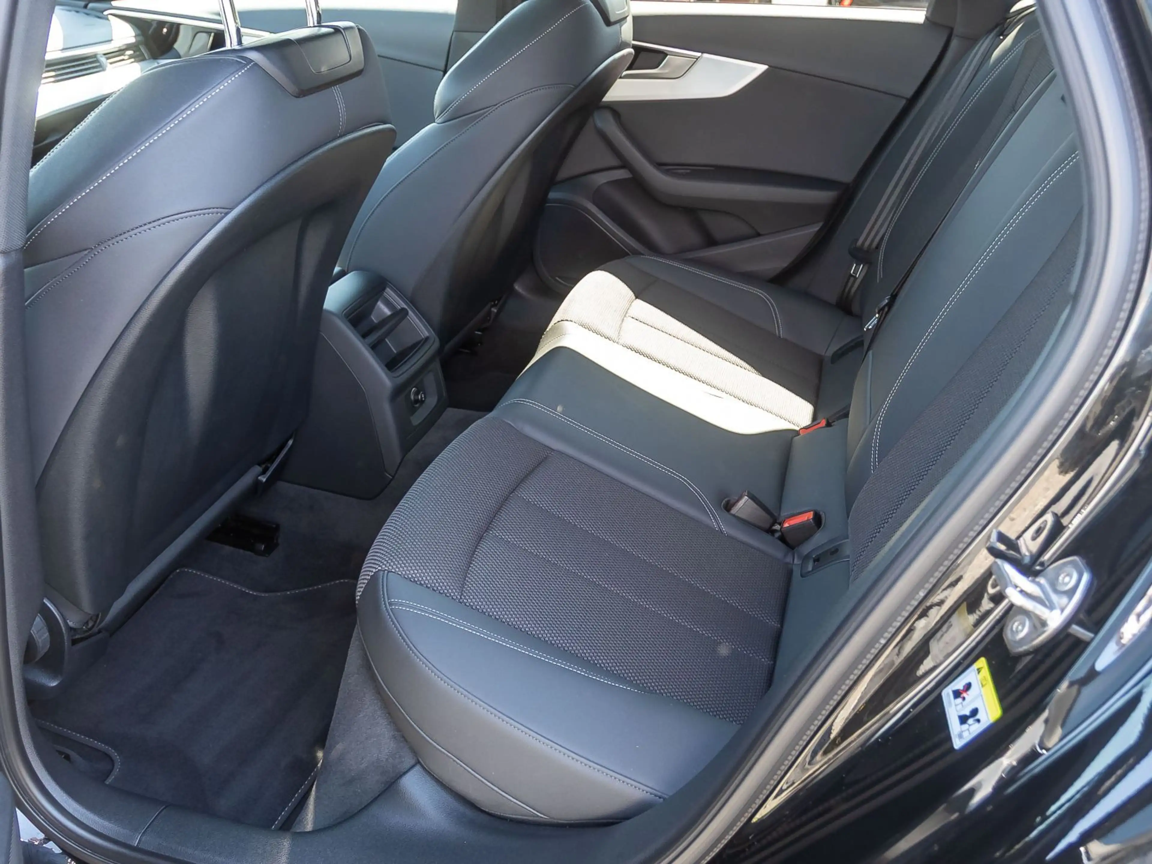 Audi A4 S line 35TFSI Stronic LED GRA DAB CarPlay EPH — photo 22