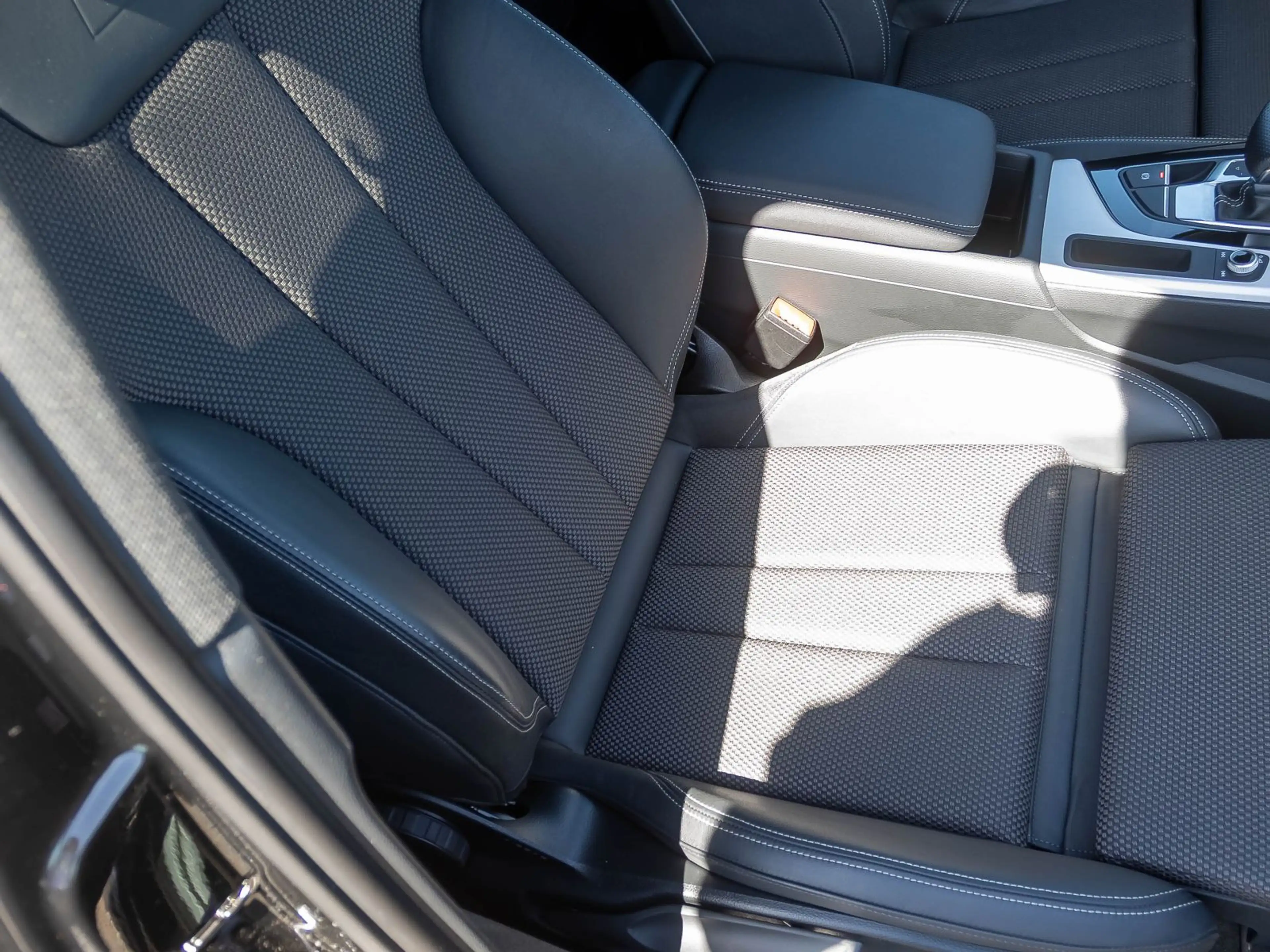 Audi A4 S line 35TFSI Stronic LED GRA DAB CarPlay EPH — photo 26