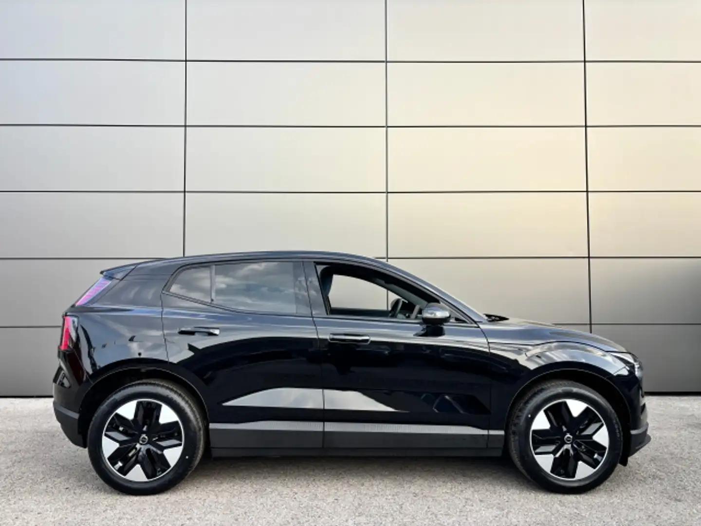 Volvo EX30 EX30 Plus, P5 Long Range Schwarz - 2