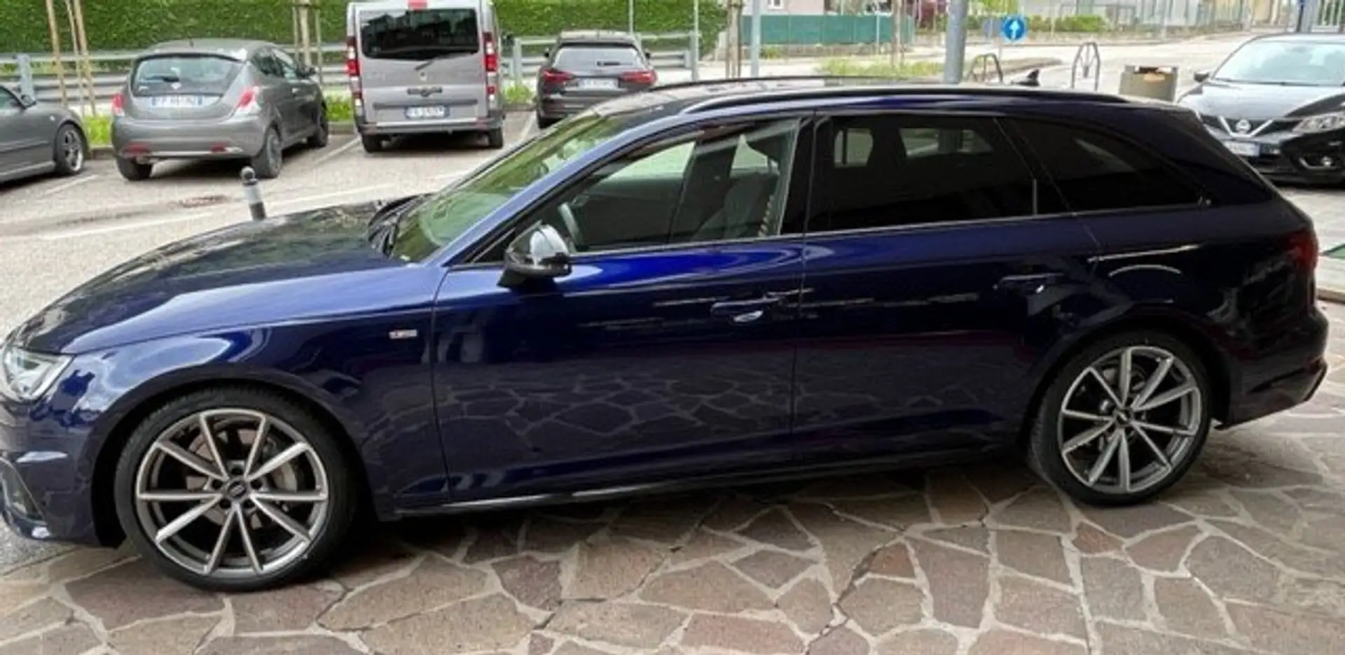 Audi A4 AVANT 40 2.0 tdi Business Sport quattro 190cv s-tr Bleu - 2
