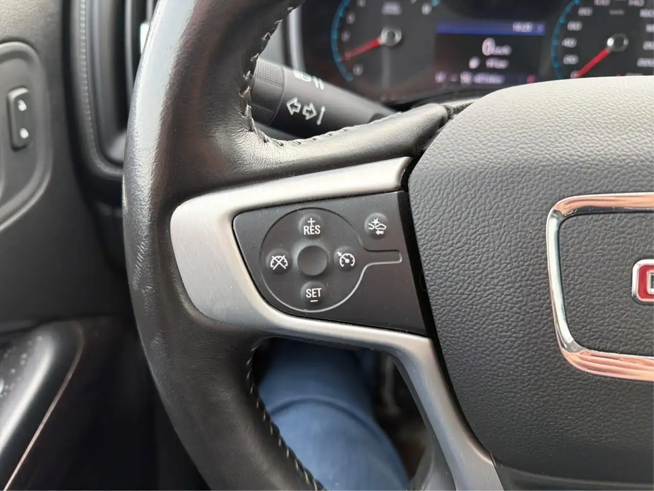 GMC Canyon photo GMC Canyon