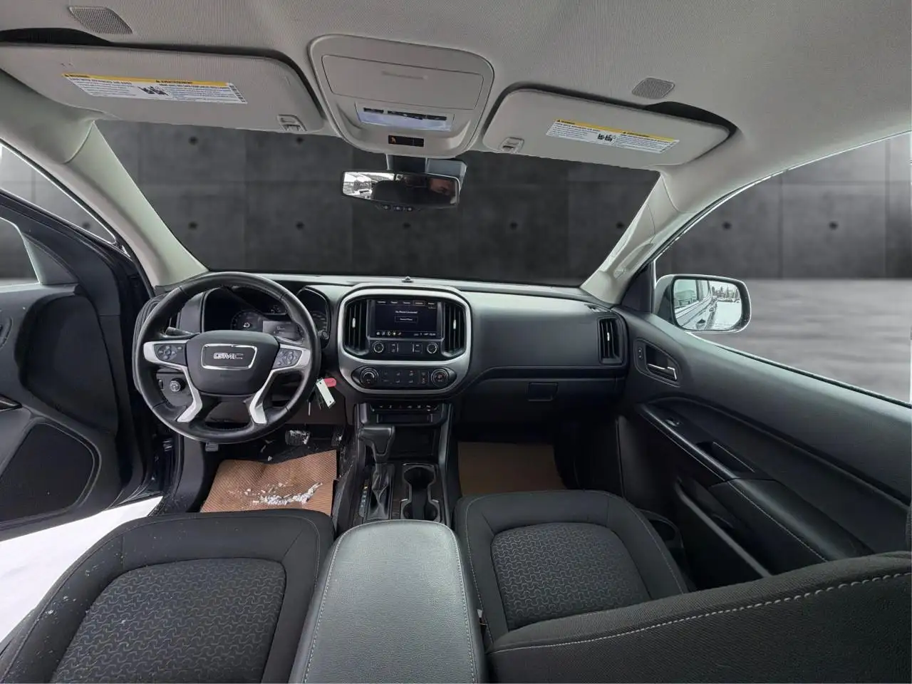 GMC Canyon photo GMC Canyon