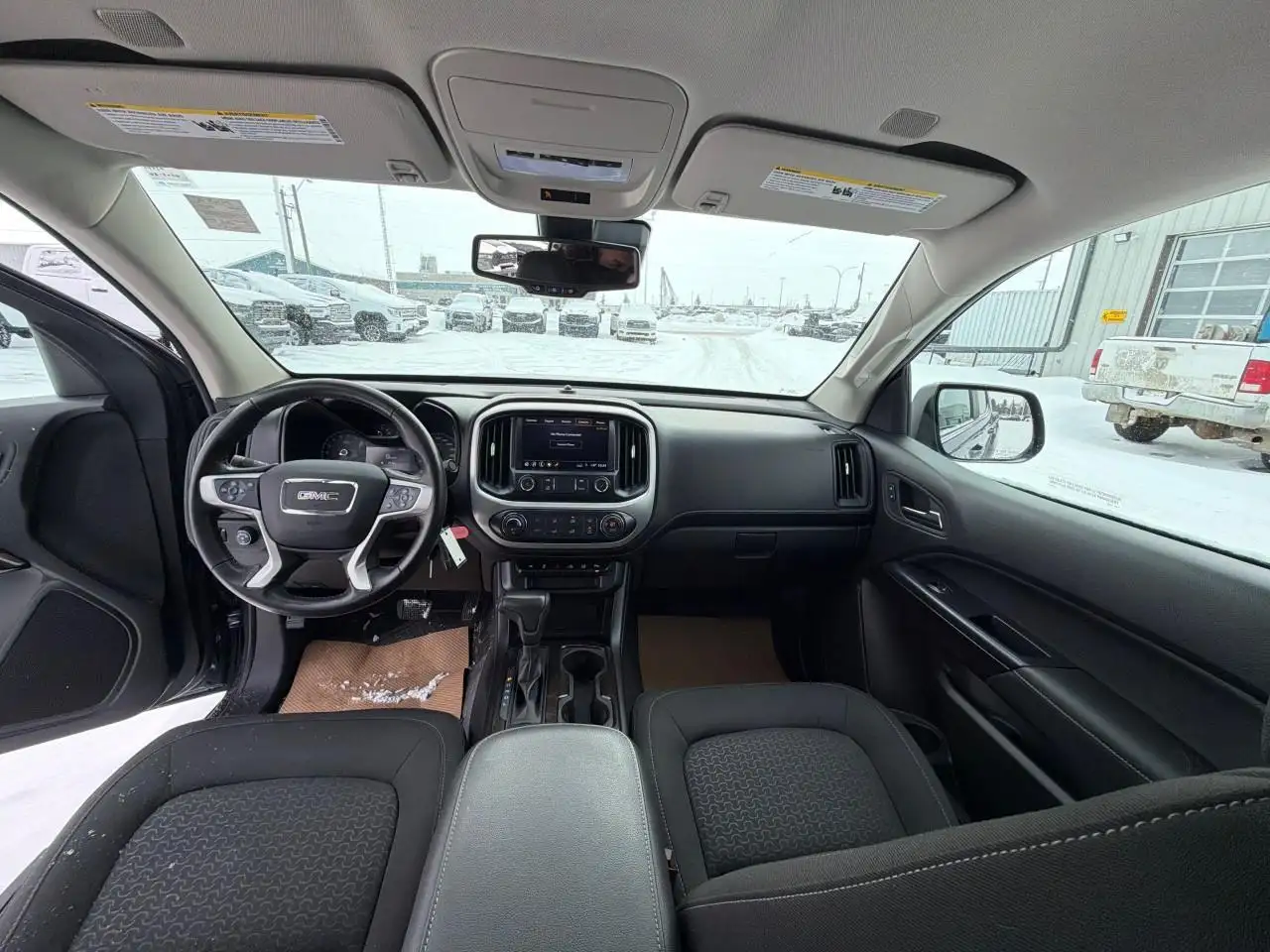 GMC Canyon photo GMC Canyon