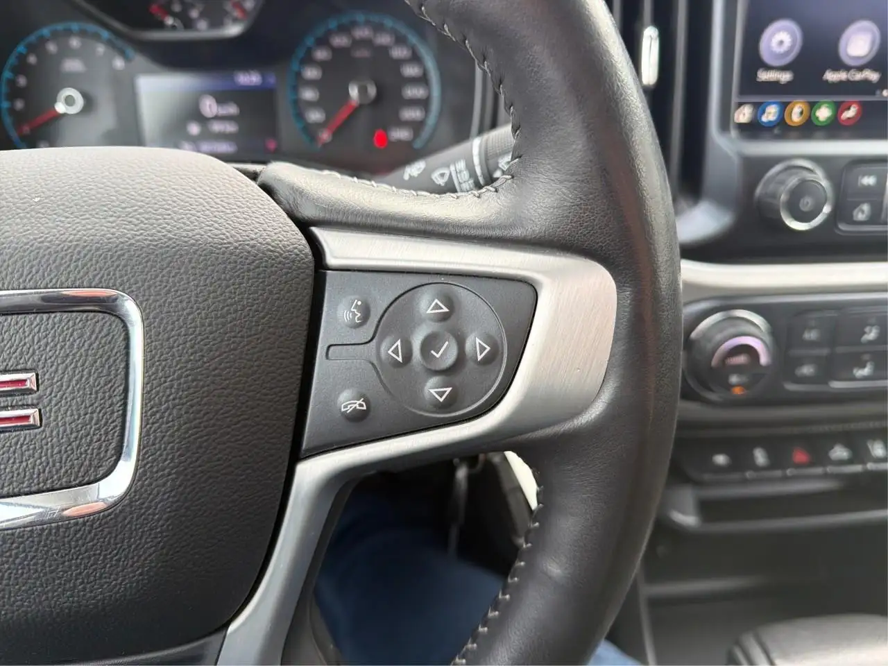 GMC Canyon photo GMC Canyon