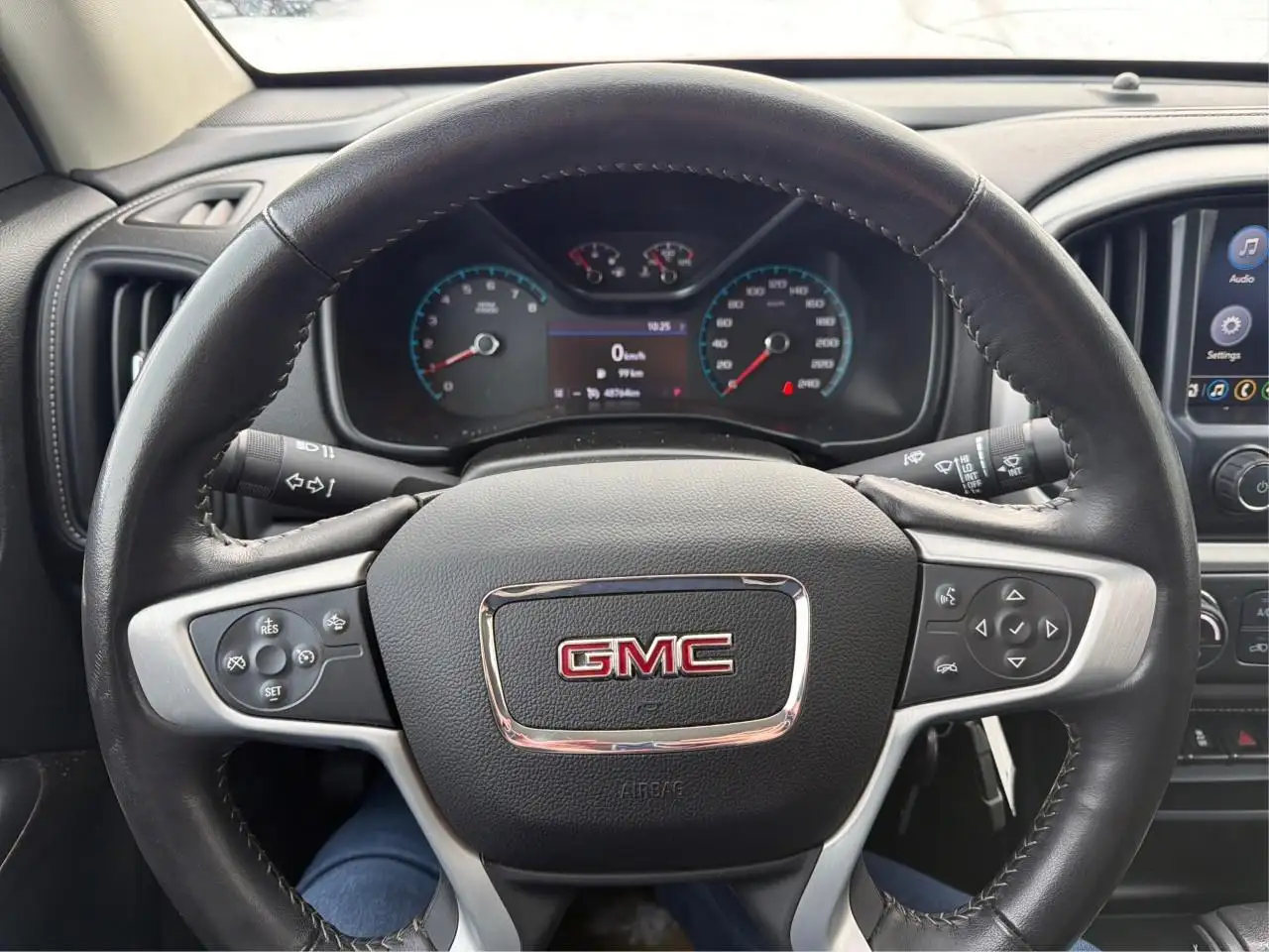 GMC Canyon photo GMC Canyon