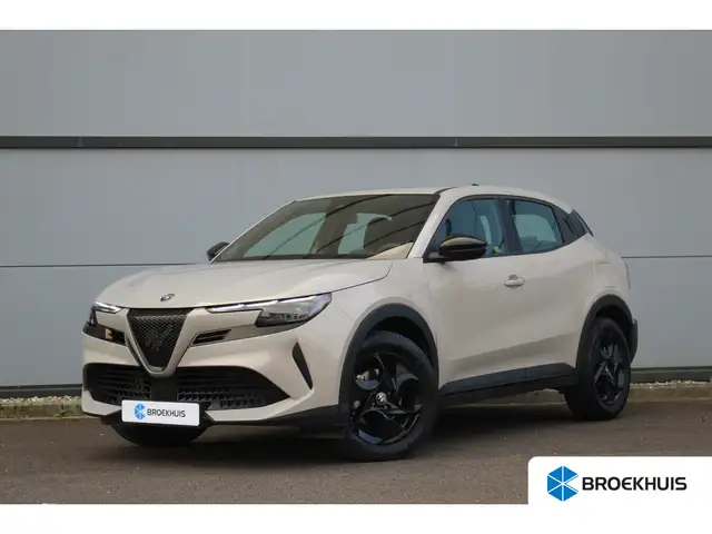 Alfa Romeo Junior 1.2 Turbo Hybrid Ibrida | Adaptive Cruise | Carpla