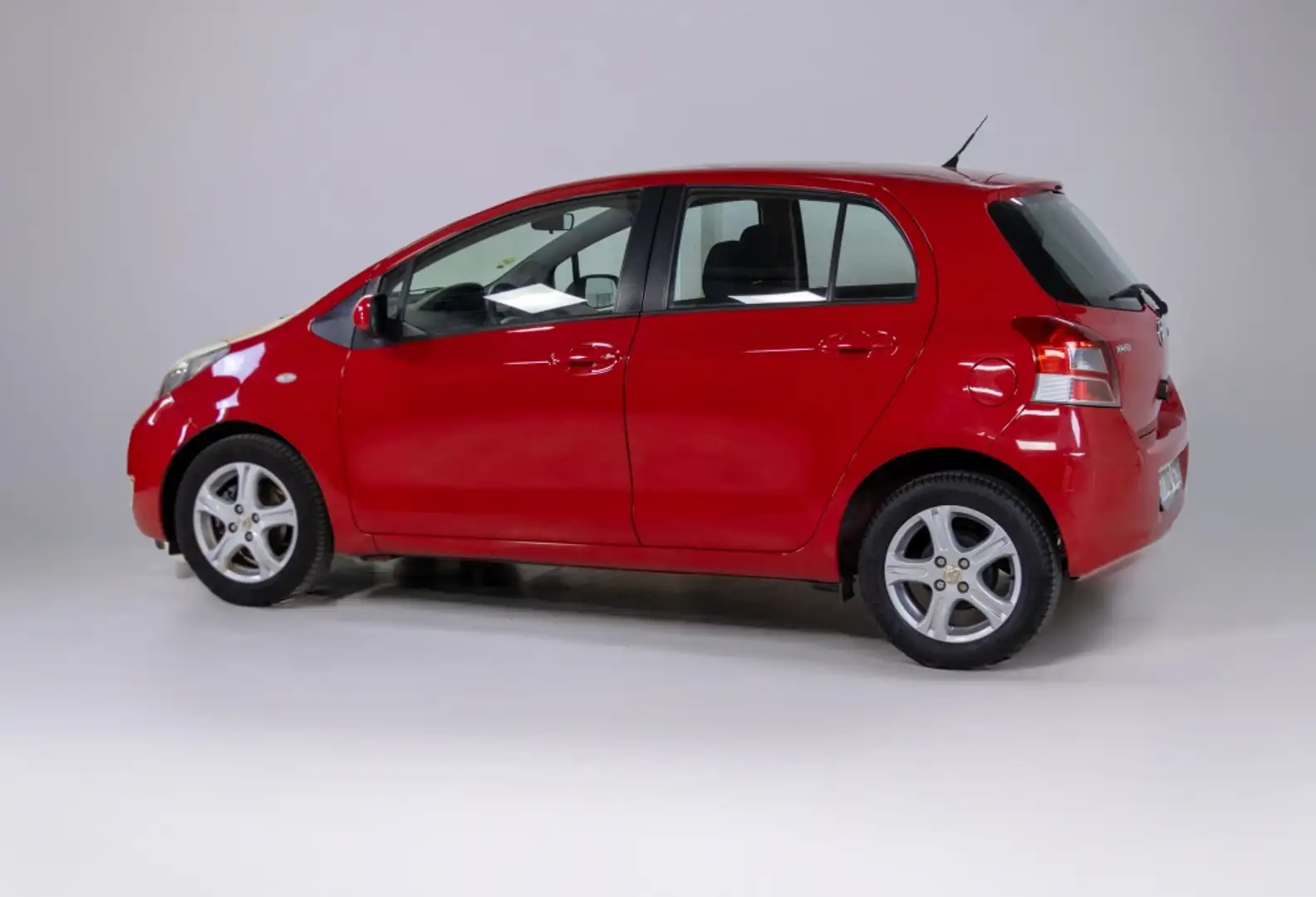 Toyota Yaris 1.4D-4D TS Confortdrive Rouge - 2