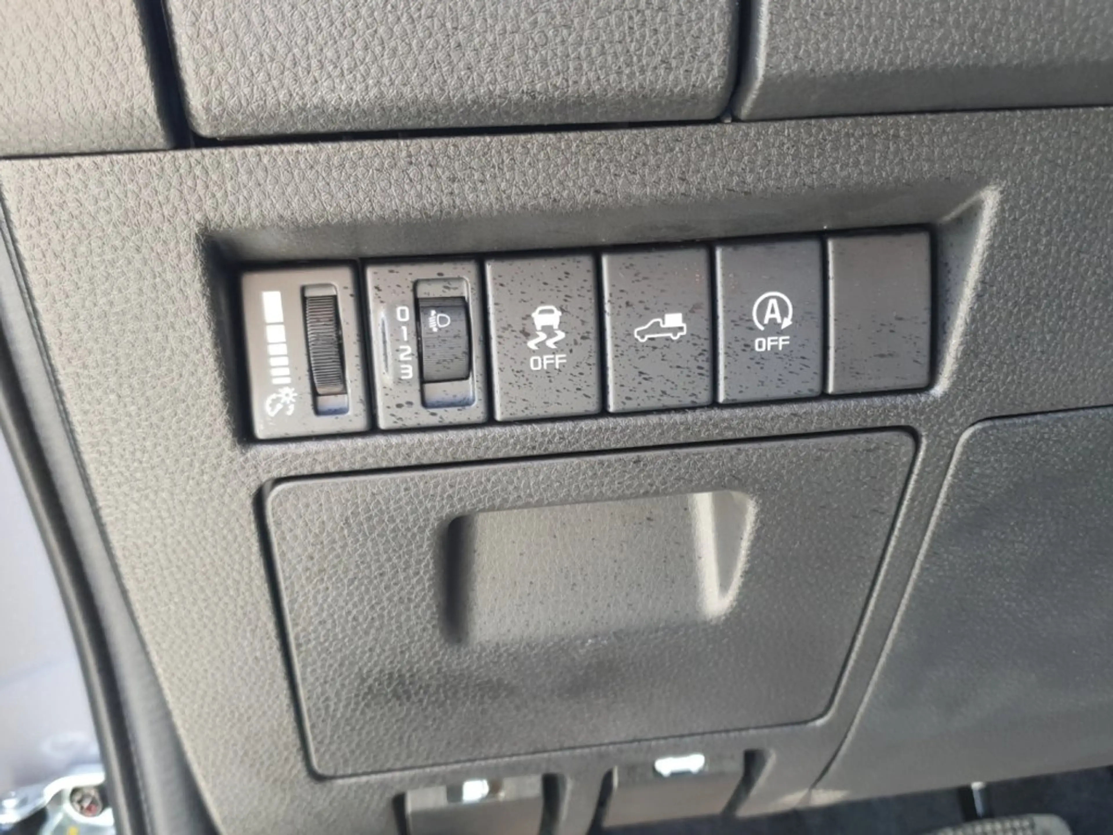 Isuzu D-Max Double Cab 4x4 LS — photo 11