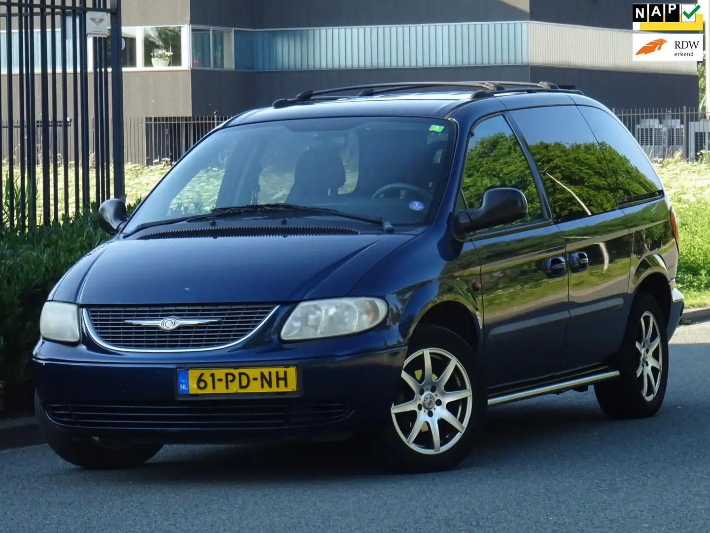 Chrysler Voyager 3.3i V6 SE LPG-G3 AUT 6P. NAP/AIRCO/PDC/APK Blue - 1