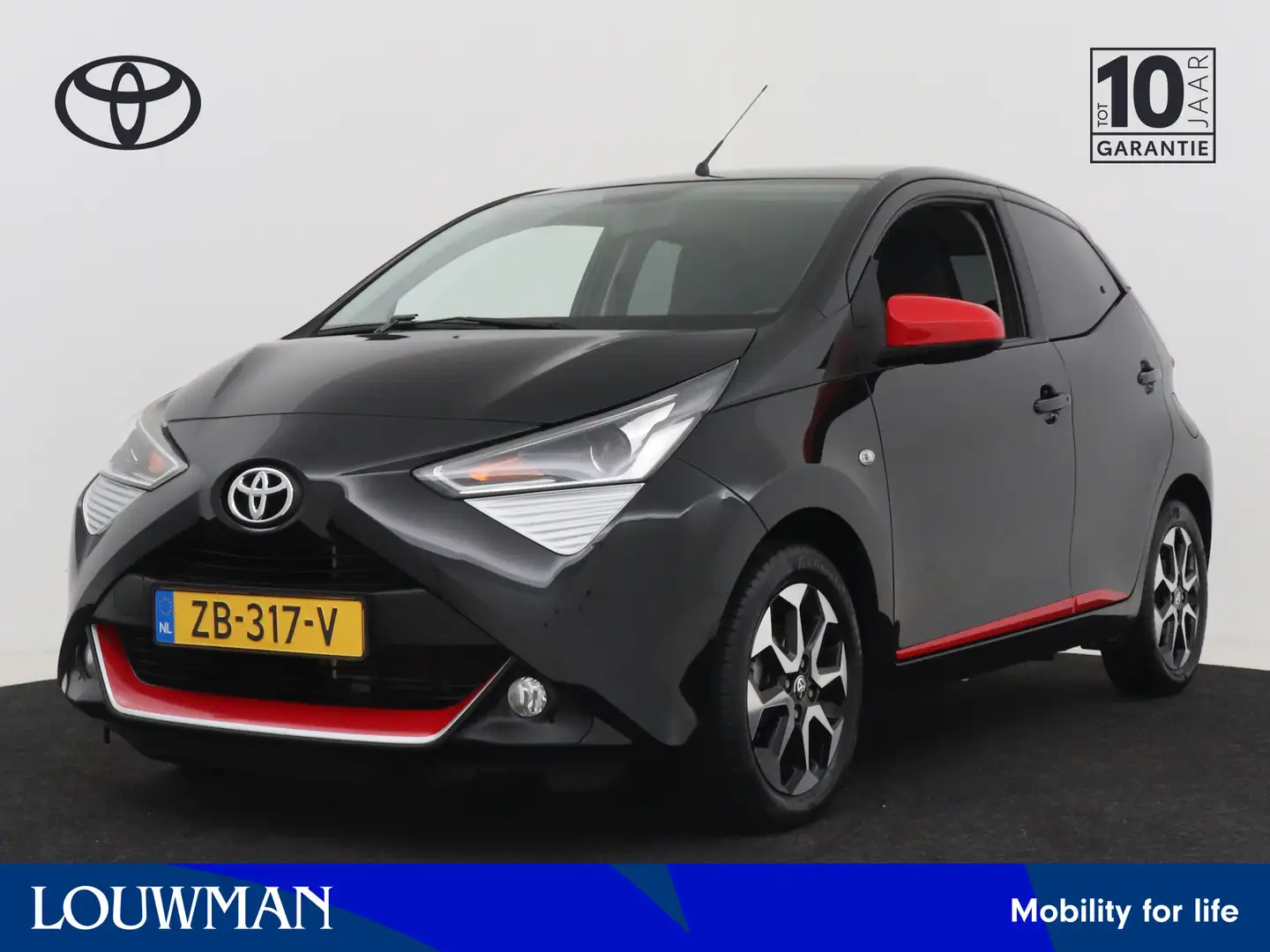 Toyota Aygo 1.0 VVT-i x-joy | Automaat | Black - 1