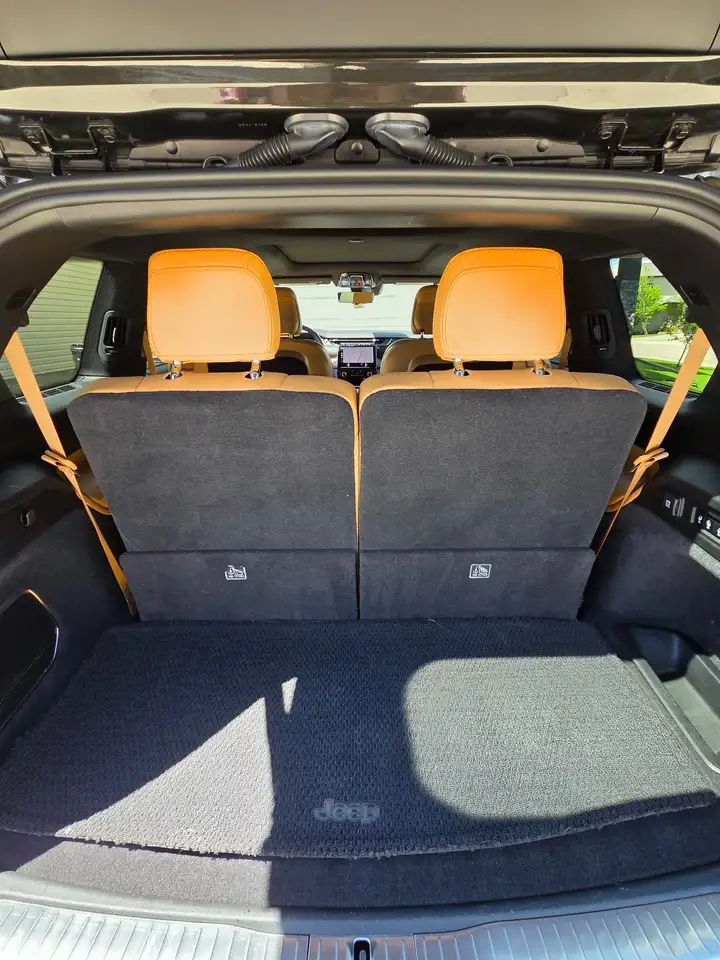 Jeep Grand Cherokee снимка Jeep Grand Cherokee