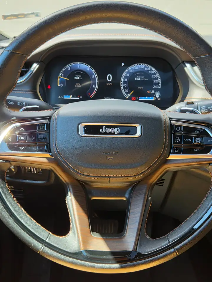 Jeep Grand Cherokee снимка Jeep Grand Cherokee