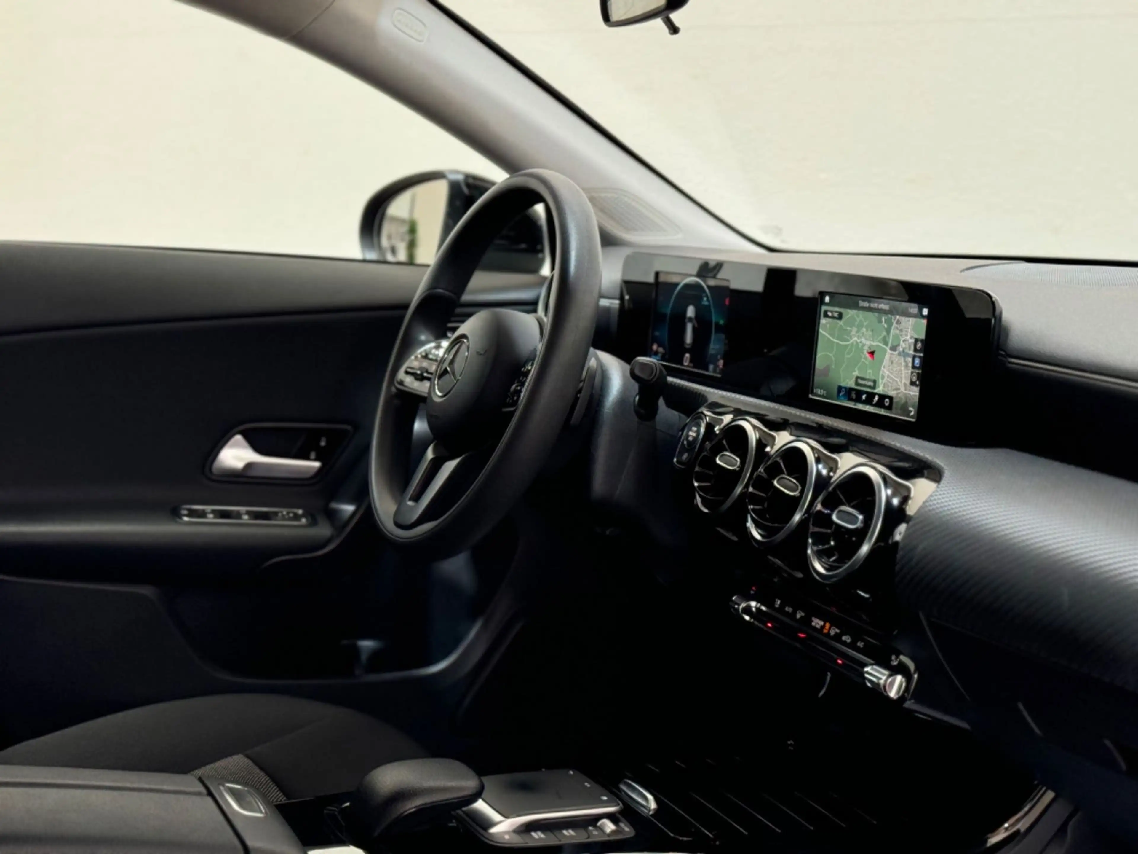 Mercedes-Benz CLA 220 -PDC-TEMP-CARPLAY-BUSINESS — photo 13
