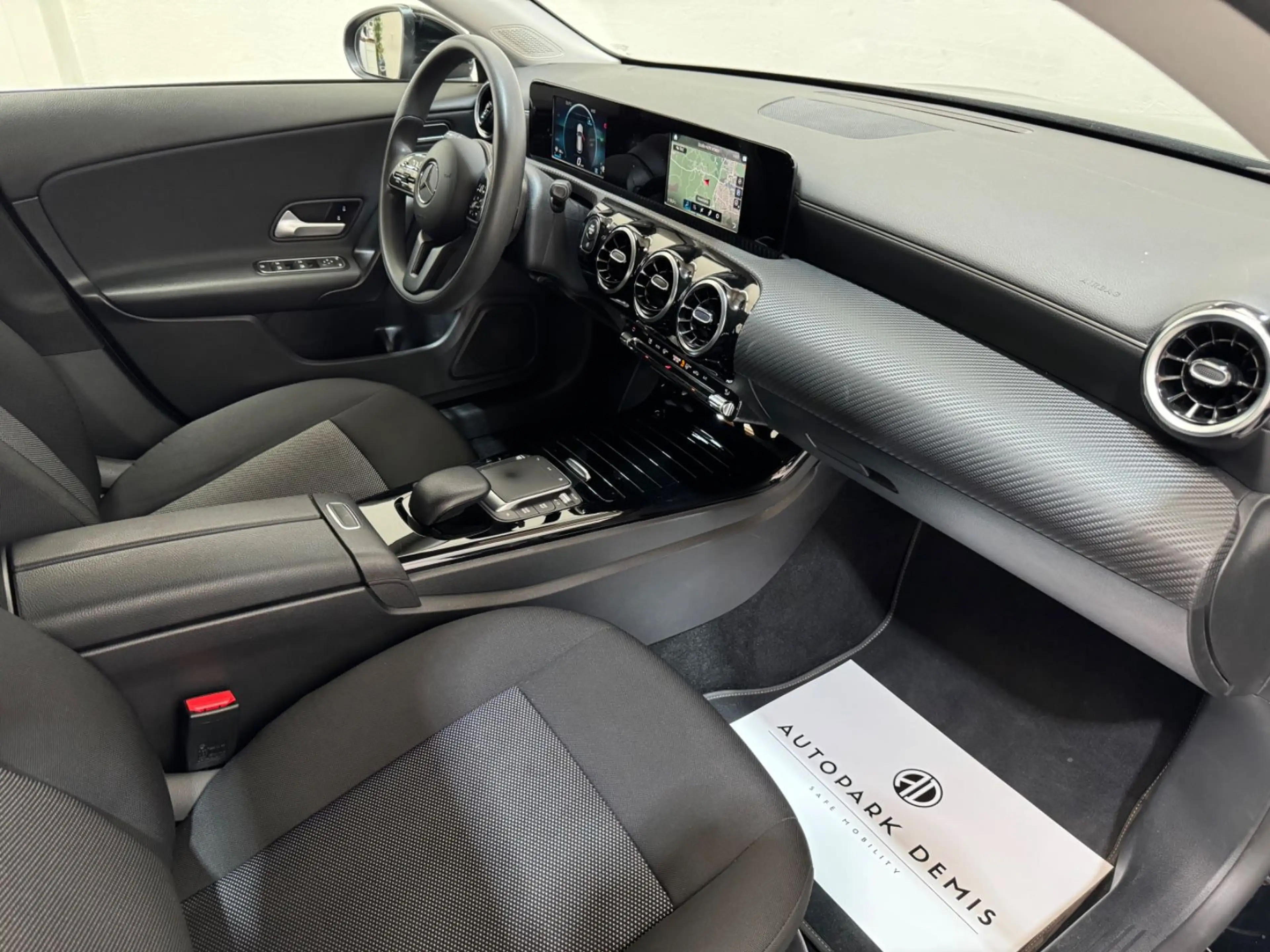 Mercedes-Benz CLA 220 -PDC-TEMP-CARPLAY-BUSINESS — photo 12