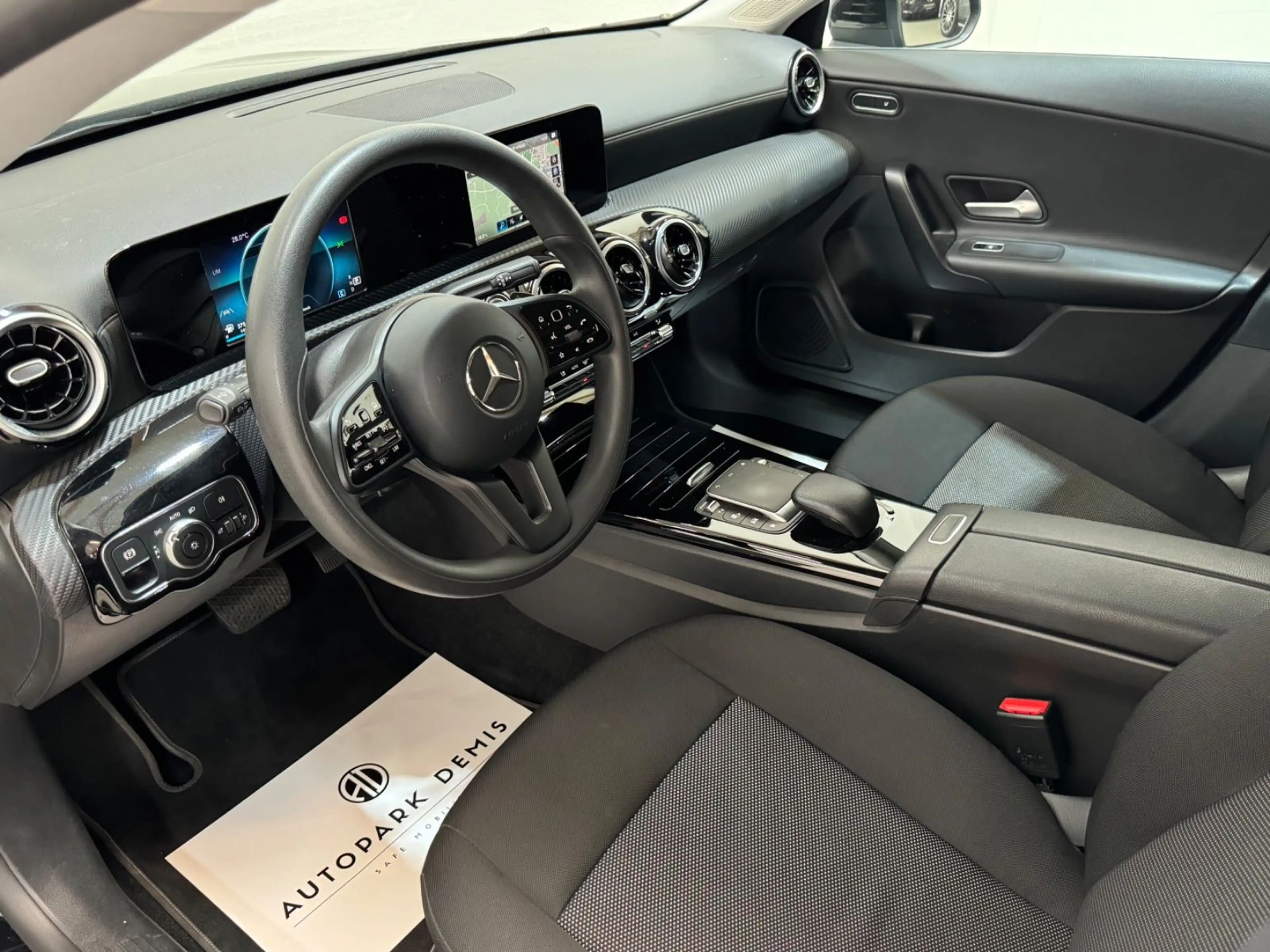 Mercedes-Benz CLA 220 -PDC-TEMP-CARPLAY-BUSINESS — photo 8