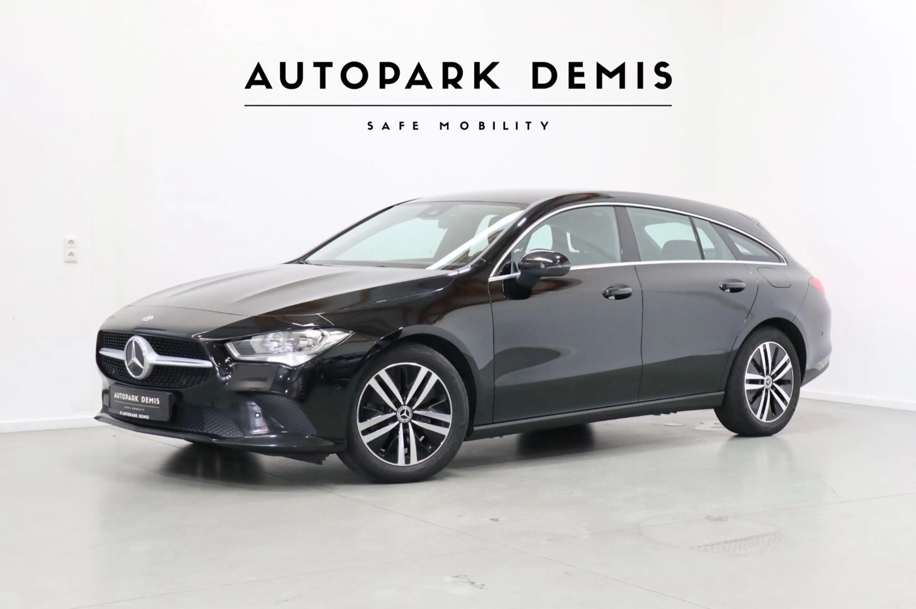Mercedes-Benz CLA 220 -PDC-TEMP-CARPLAY-BUSINESS