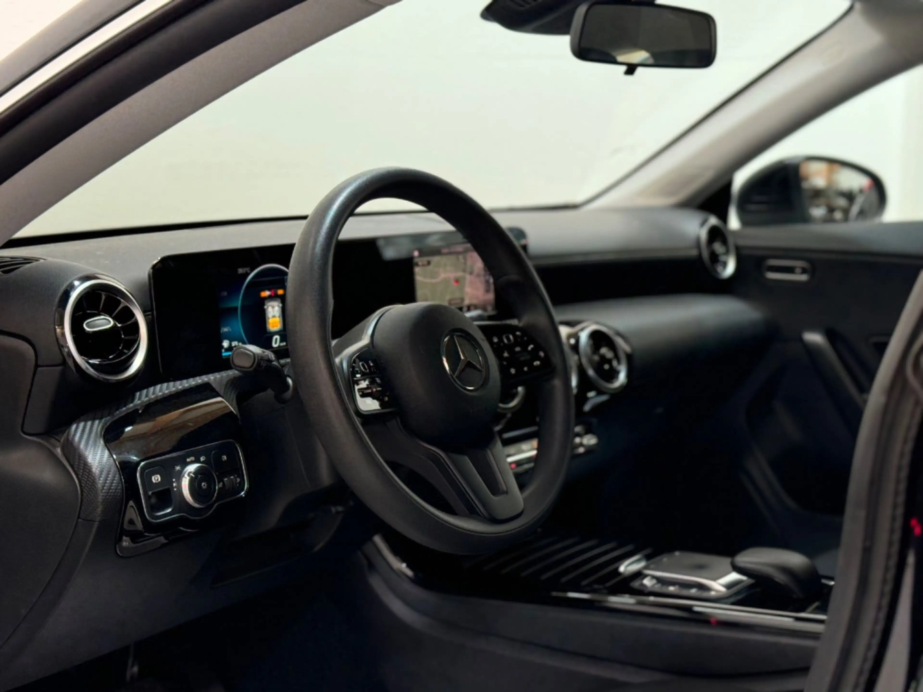 Mercedes-Benz CLA 220 -PDC-TEMP-CARPLAY-BUSINESS — photo 9