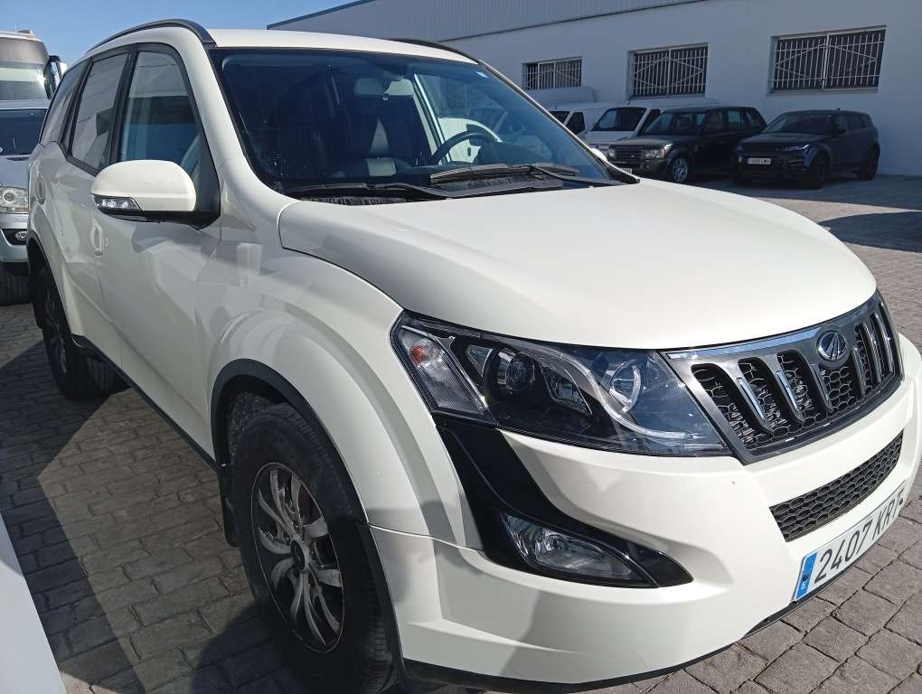 Mahindra XUV500 2.2D W8 FWD - foto 1