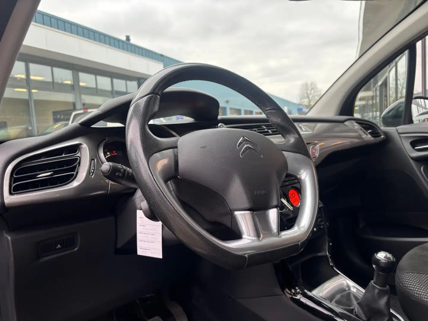 Citroen C3 1.6 VTI EXCLUSIVE 120PK AIRCO LMV PANORAMARAAM CRU Zwart - 2