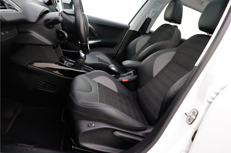 Peugeot 2008 1.2T GT-line PANO | CARPLAY | STOELVERW | NAVI | C — photo 14
