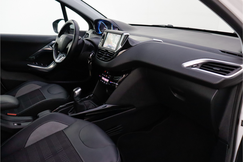Peugeot 2008 1.2T GT-line PANO | CARPLAY | STOELVERW | NAVI | C — photo 18